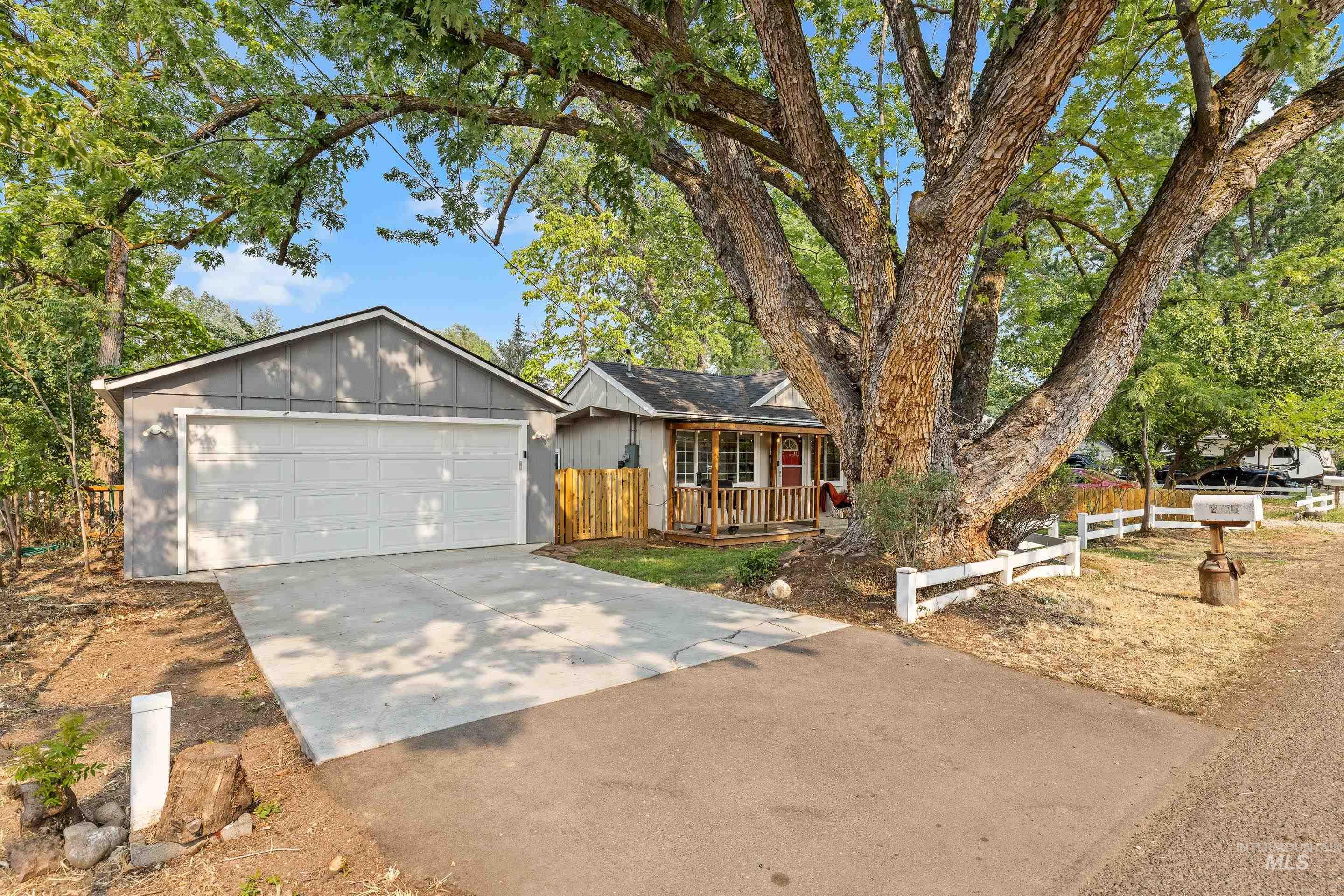 2505 S Annett St Property Photo 3
