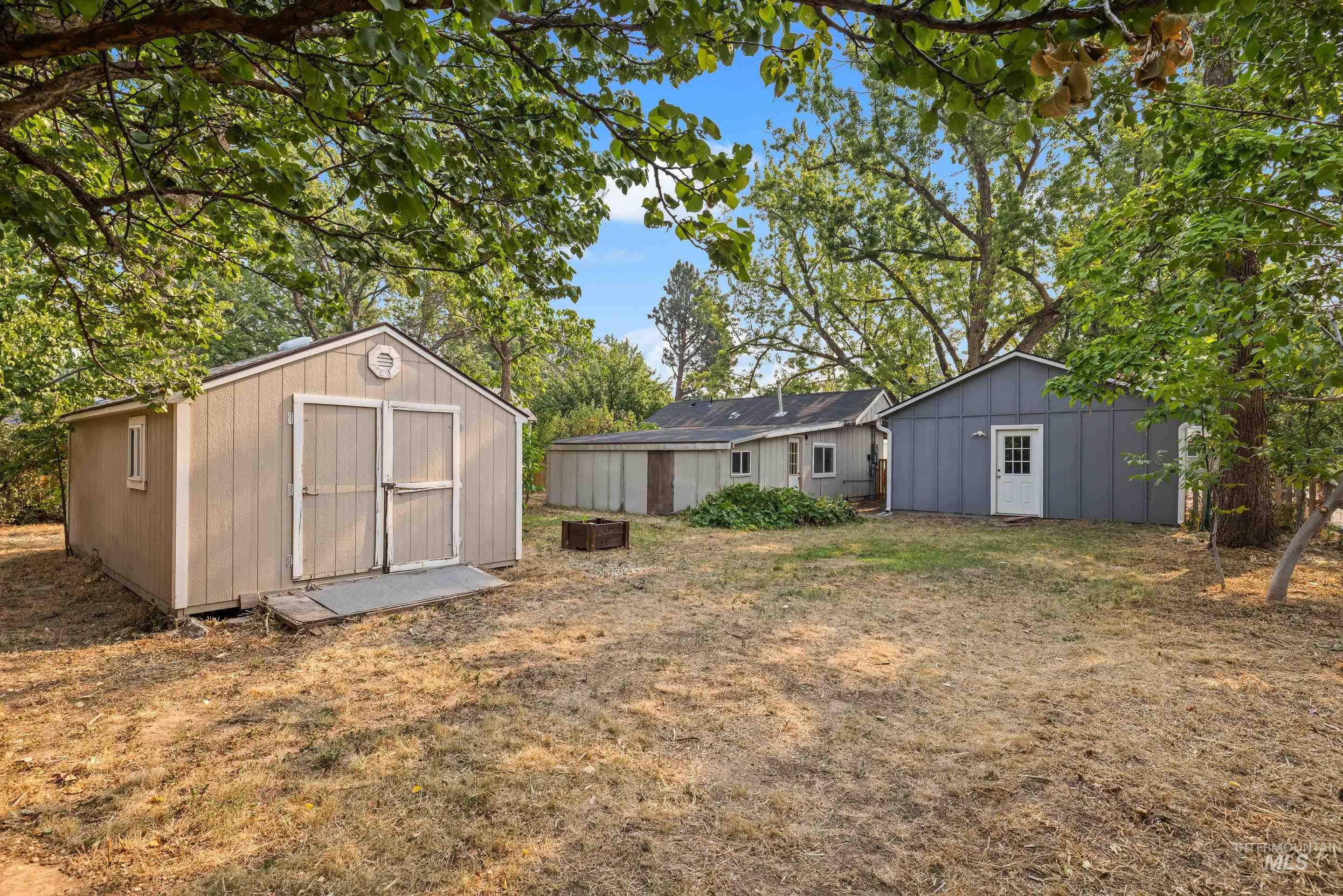 2505 S Annett St Property Photo 33