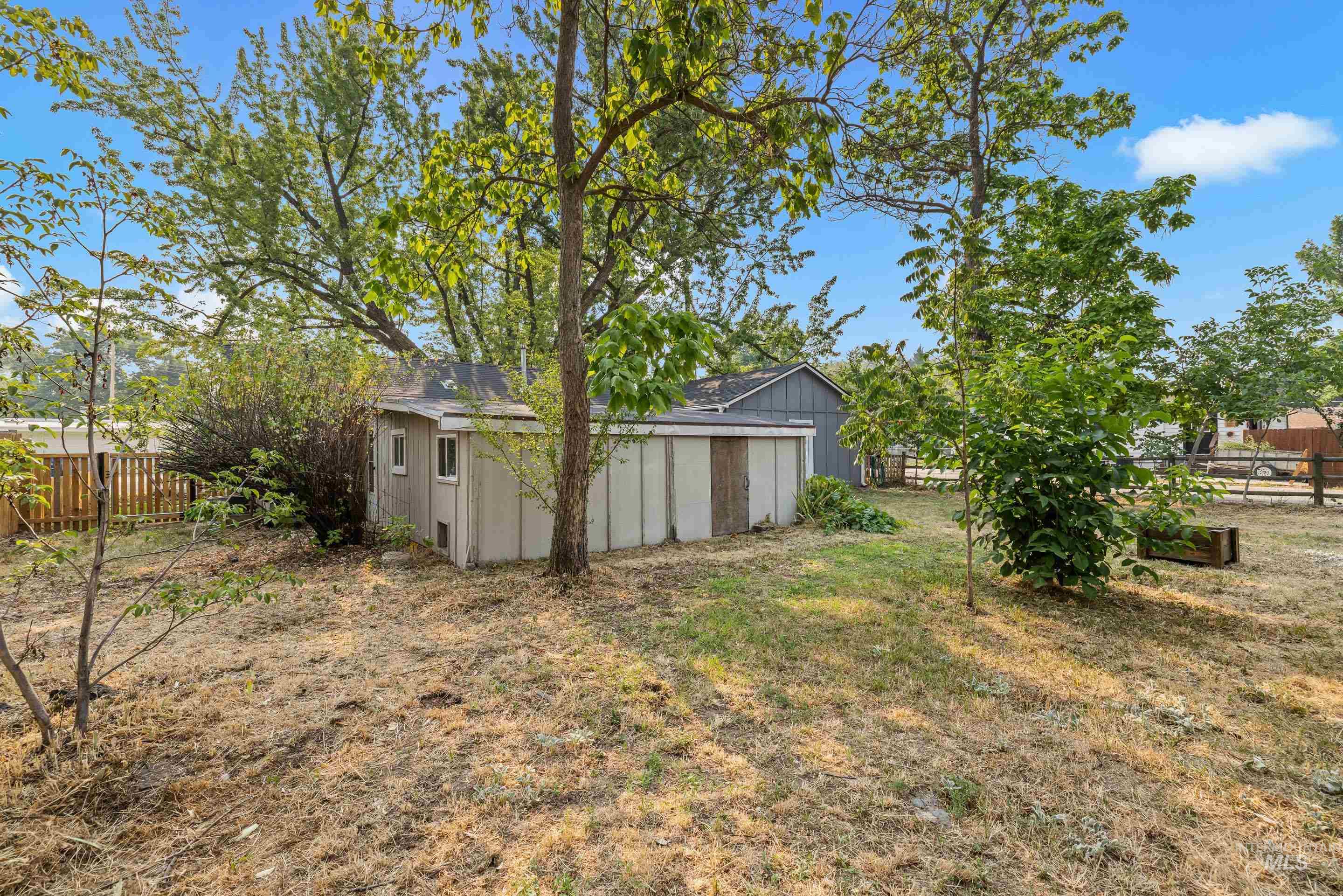 2505 S Annett St Property Photo 38