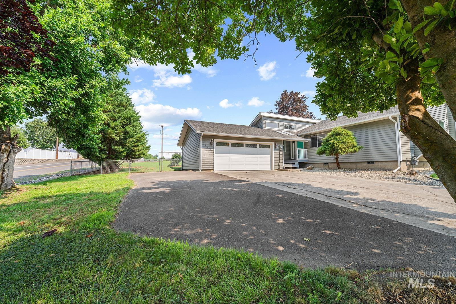 2405 Shelley Lane Property Photo 3