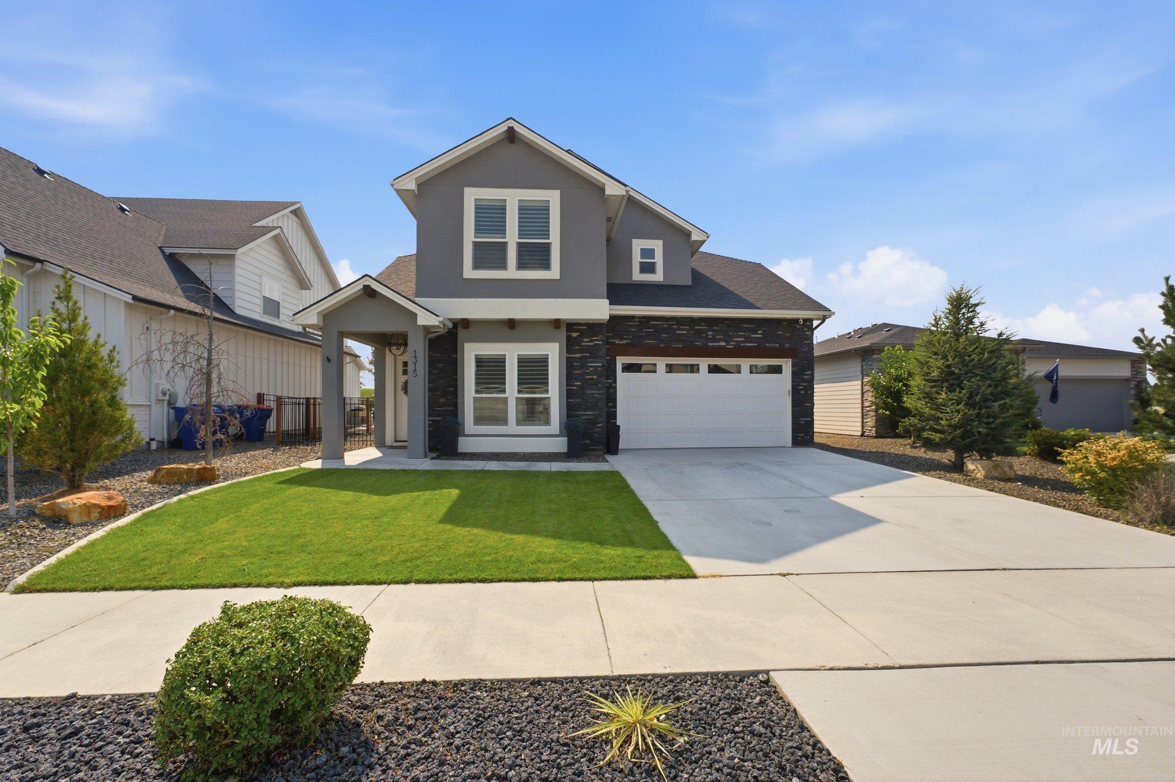 1315 N Big Star Place Property Photo 2