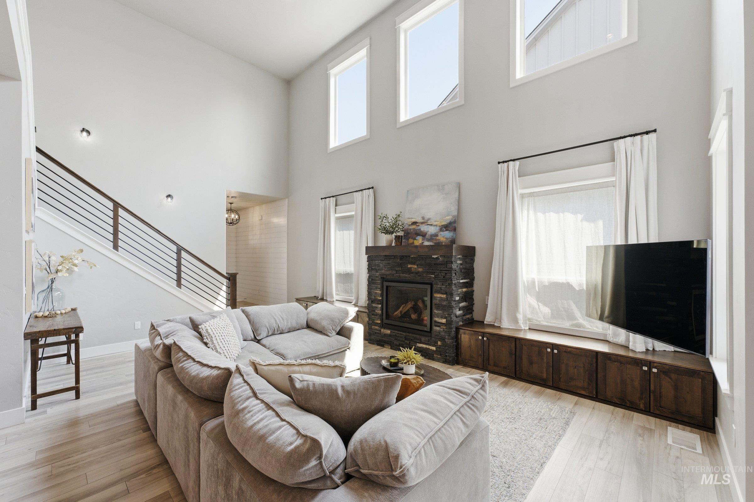 1315 N Big Star Place Property Photo 3