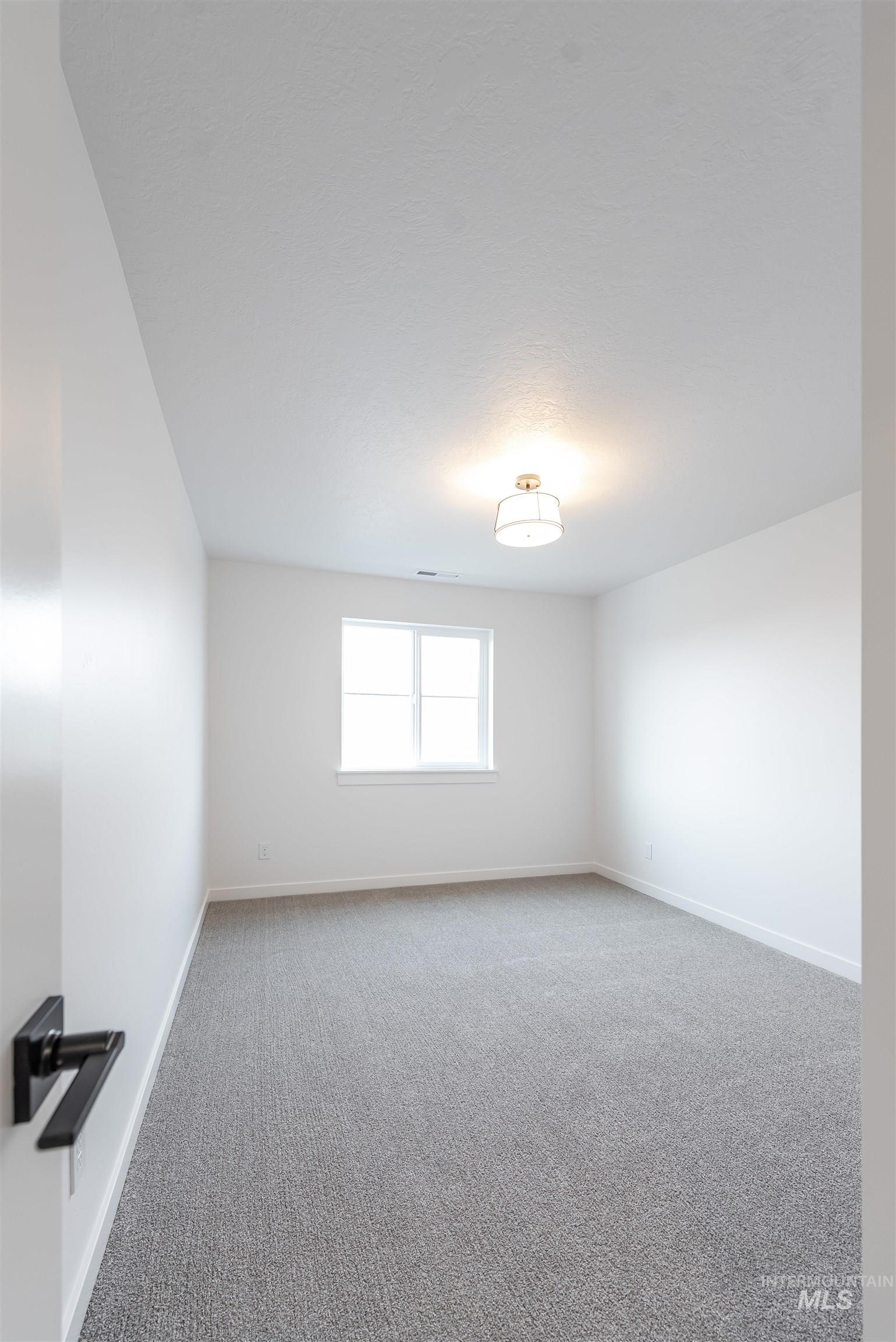 325 E Chevy Dr. Property Photo 19