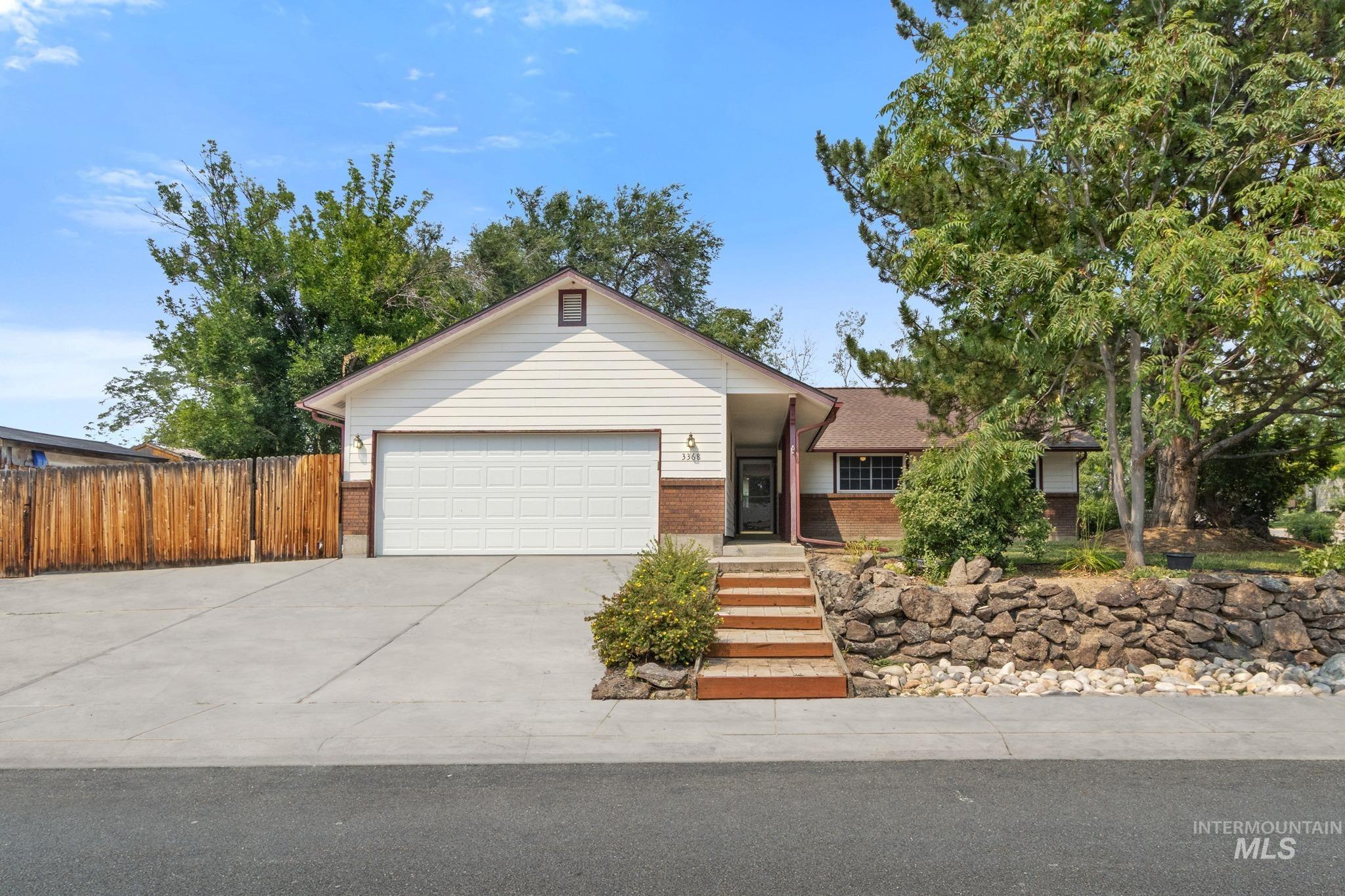 3368 E Whitman Property Photo 1