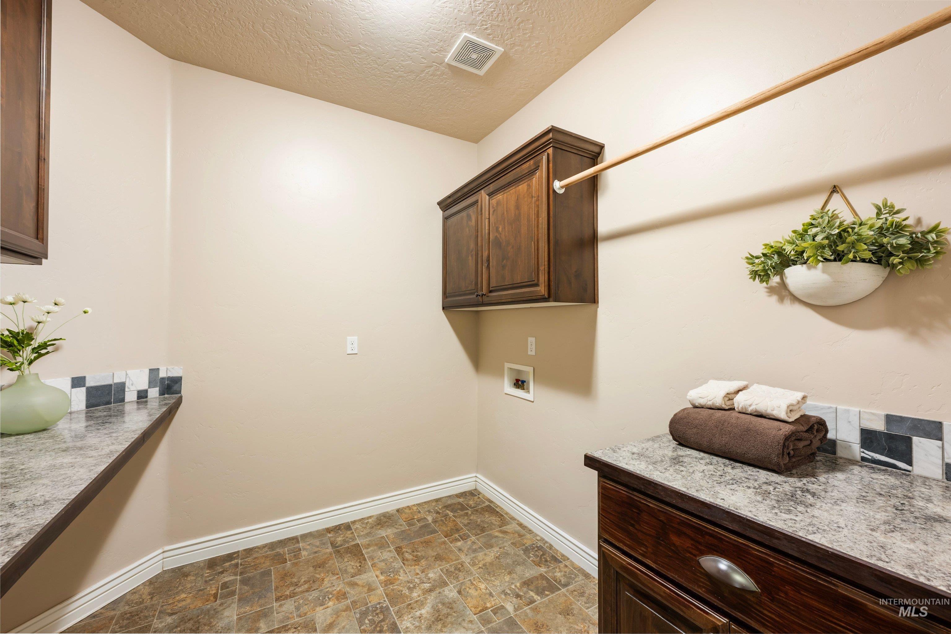 256 E Edmonds Dr Property Photo 36