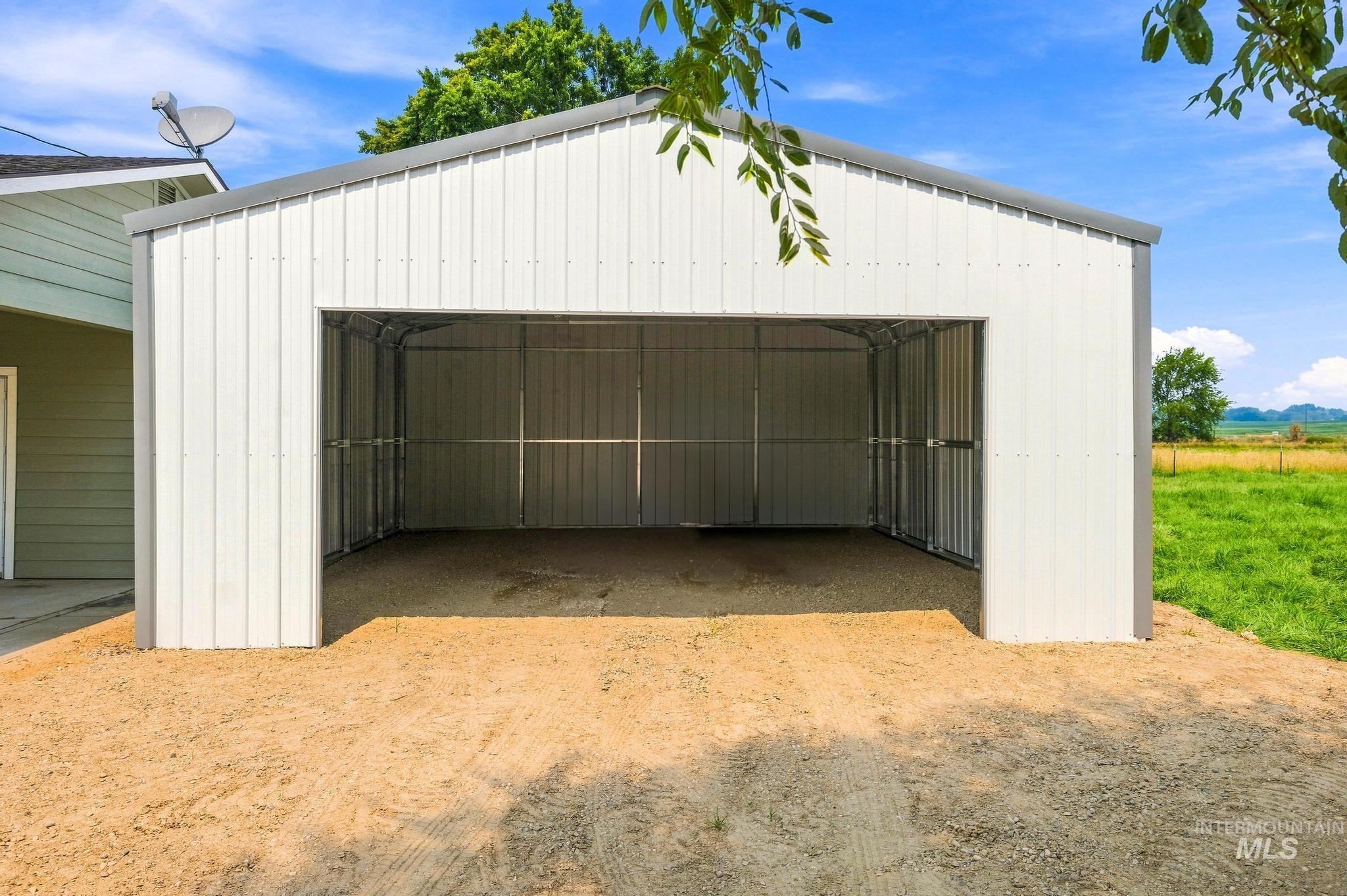 14666 Willis Rd Property Photo 6