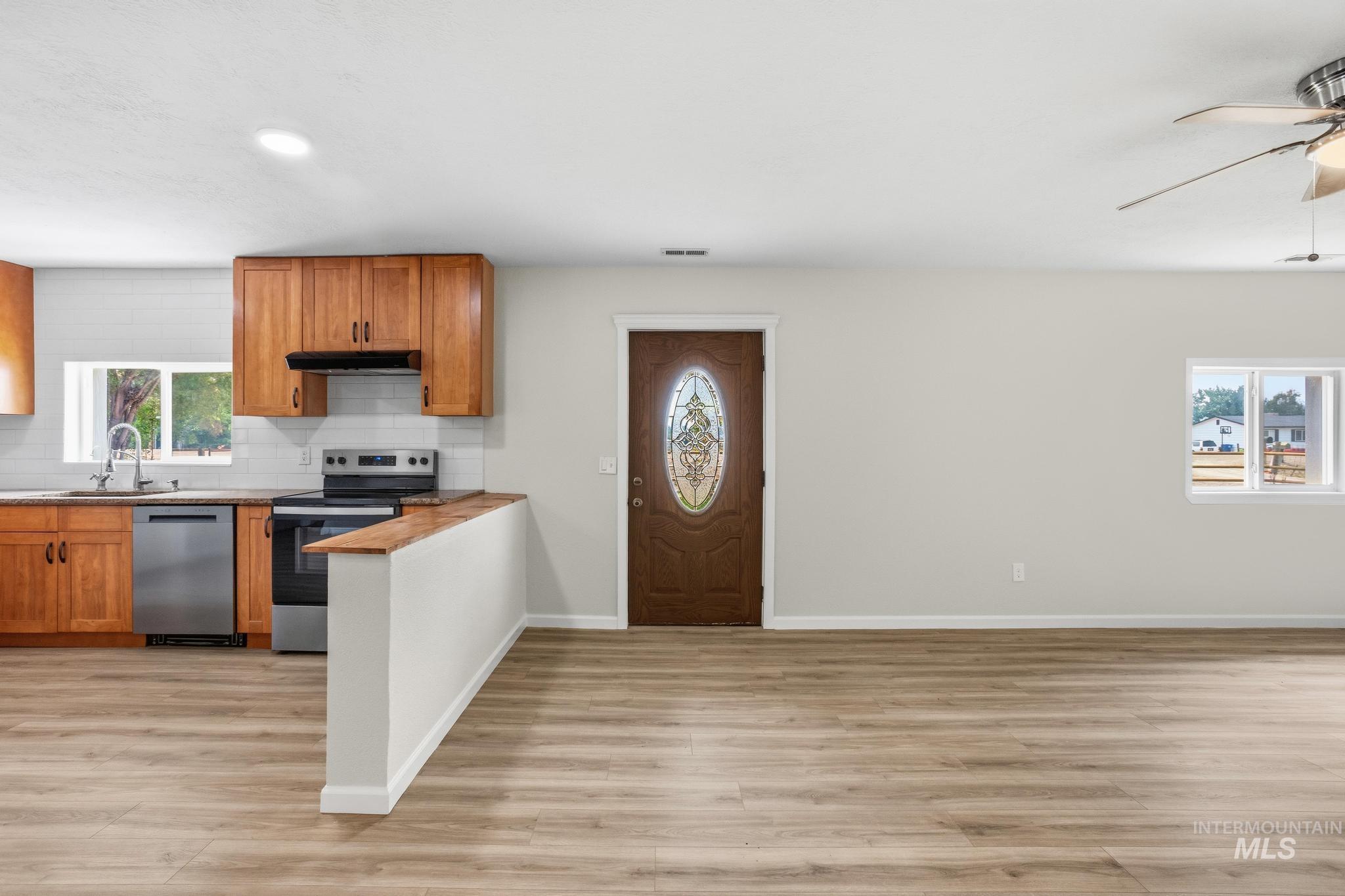 14666 Willis Rd Property Photo 11