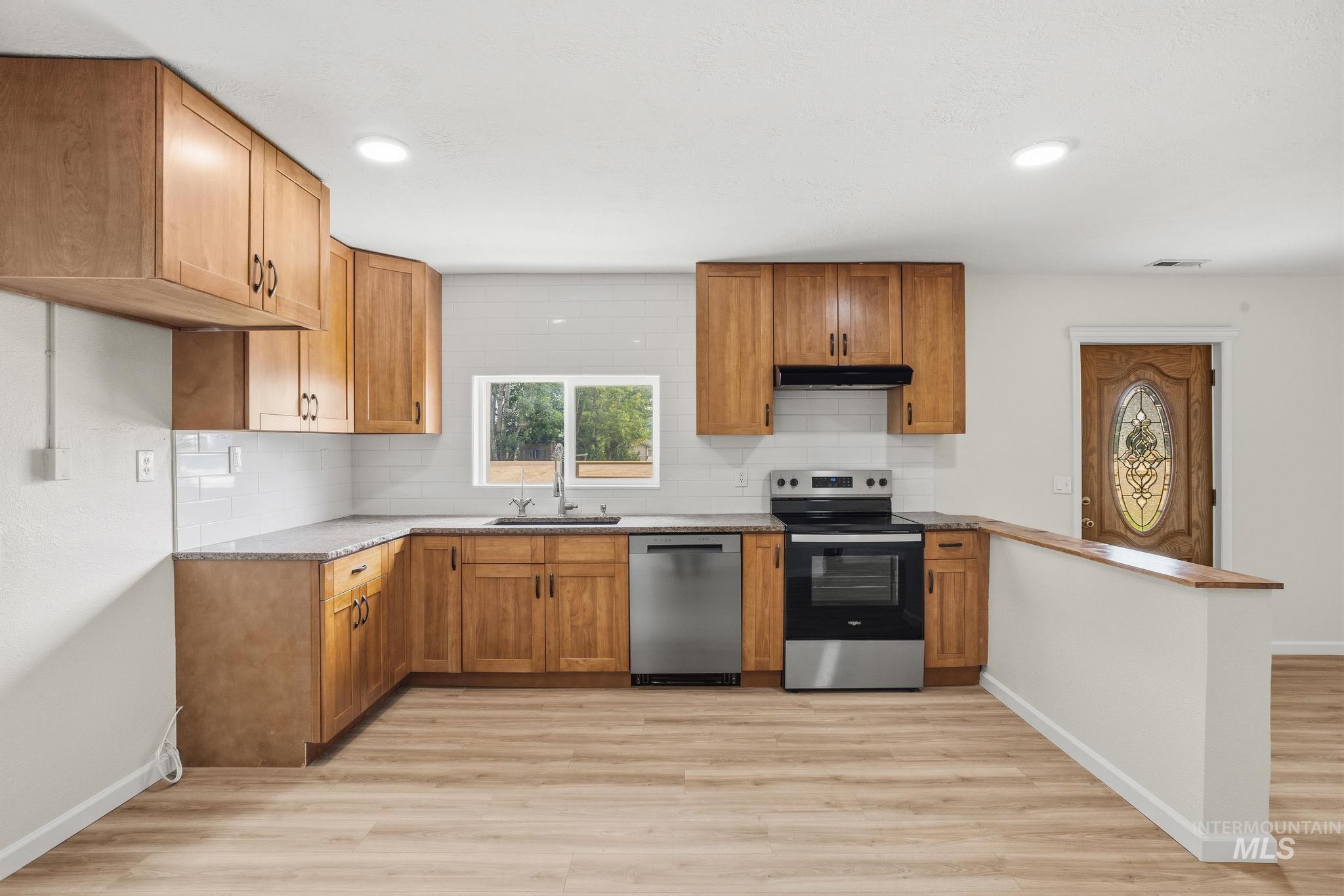 14666 Willis Rd Property Photo 17