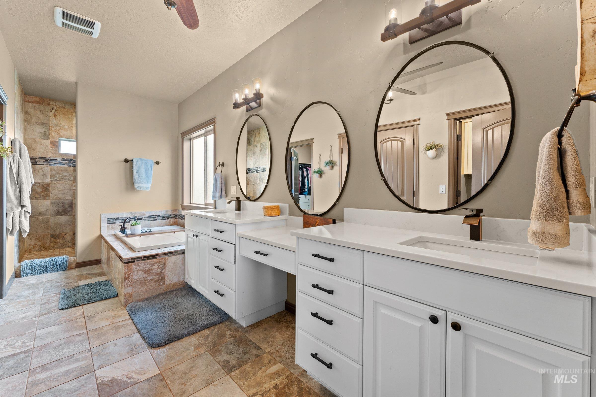 3942 Vista Ridge Ln Property Photo 11