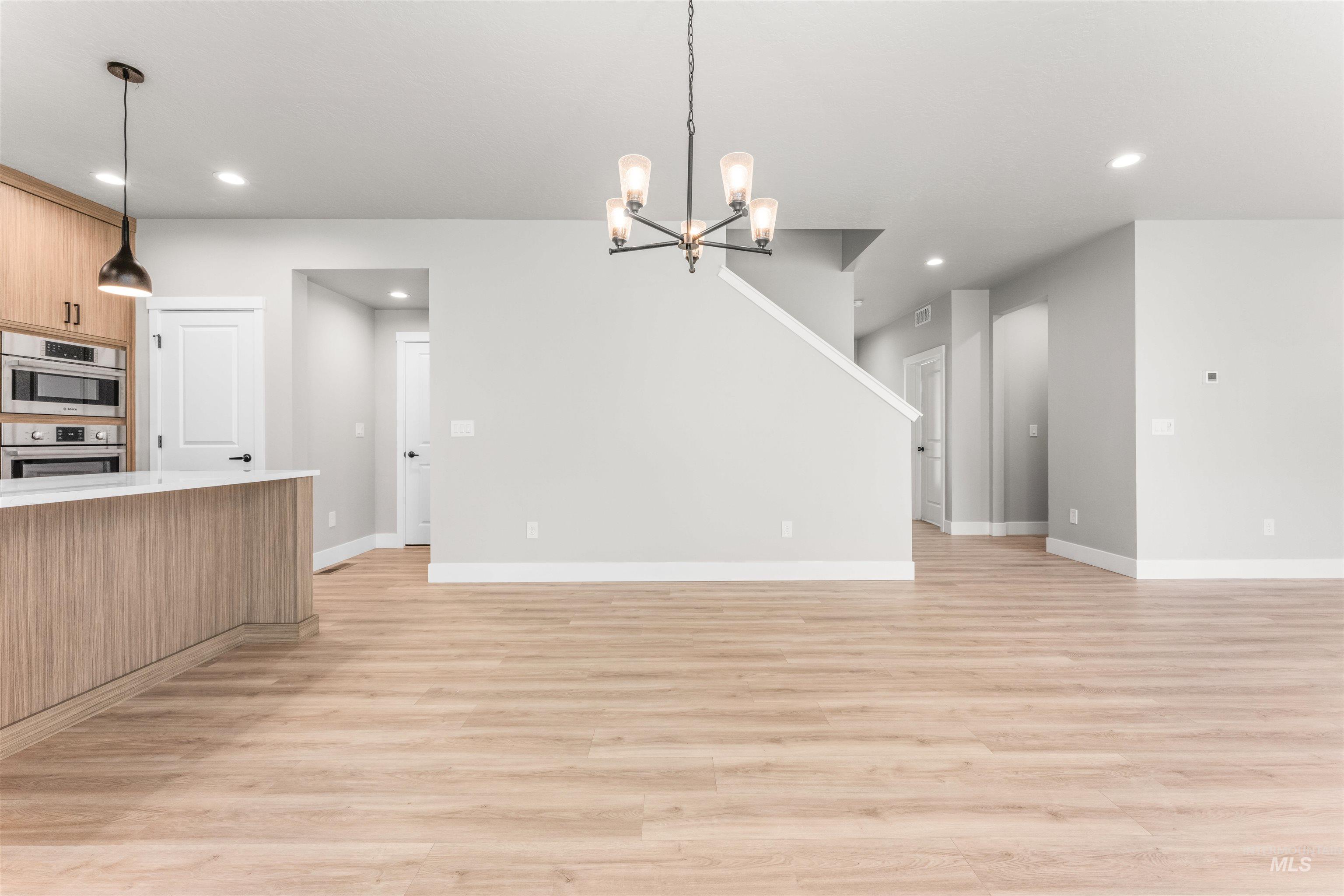 2877 W Jutland Property Photo 9