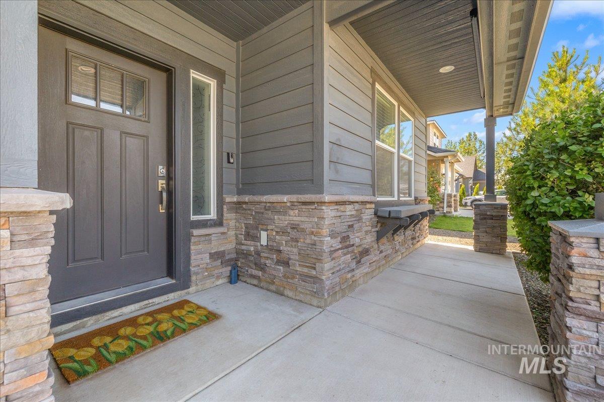 4476 N Glenrock Way Property Photo 2