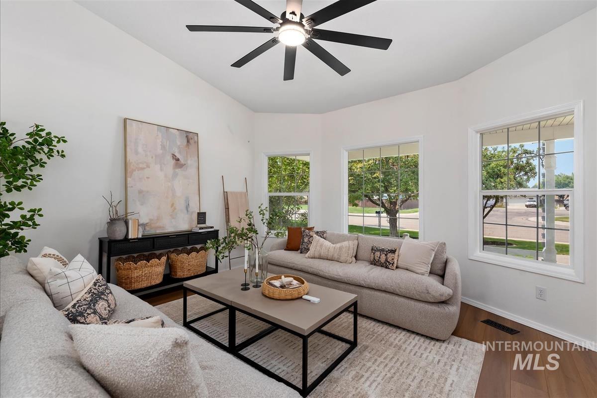 4484 S Santa Cruz Way Property Photo 4