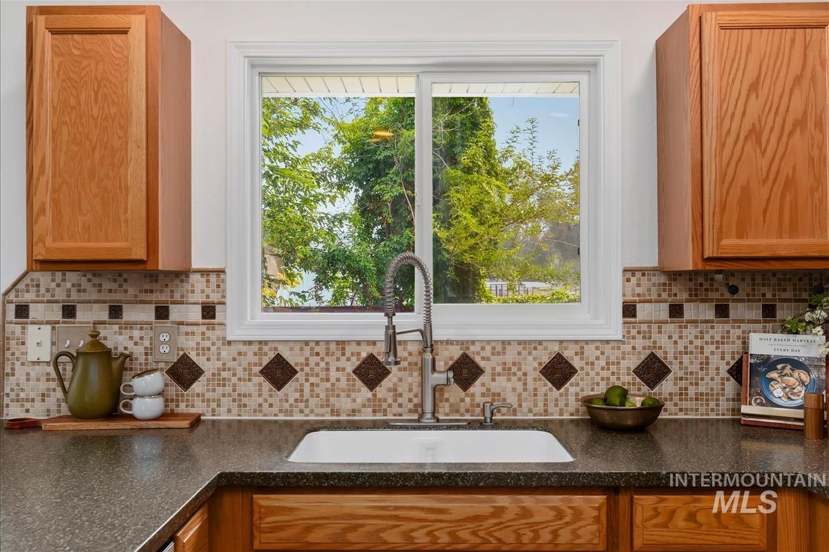 4484 S Santa Cruz Way Property Photo 8