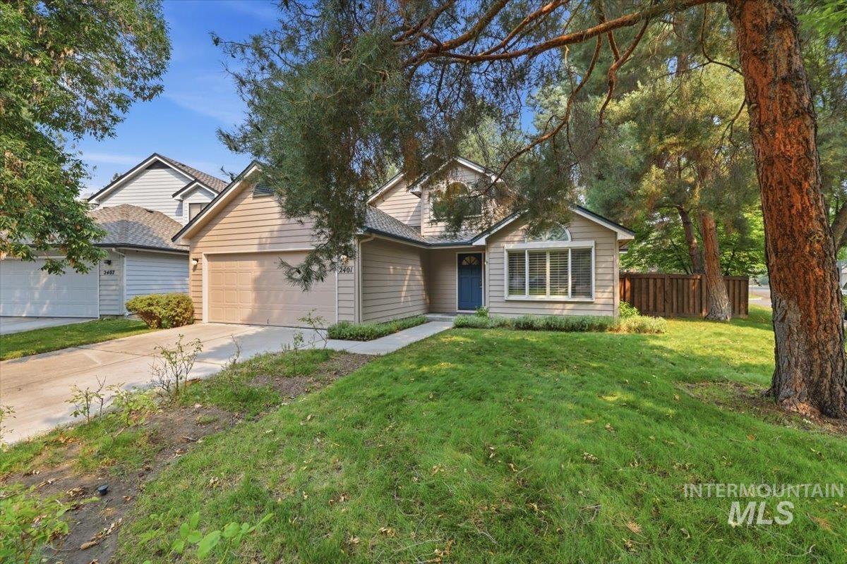 2401 S Swallowtail Ln Property Photo 2