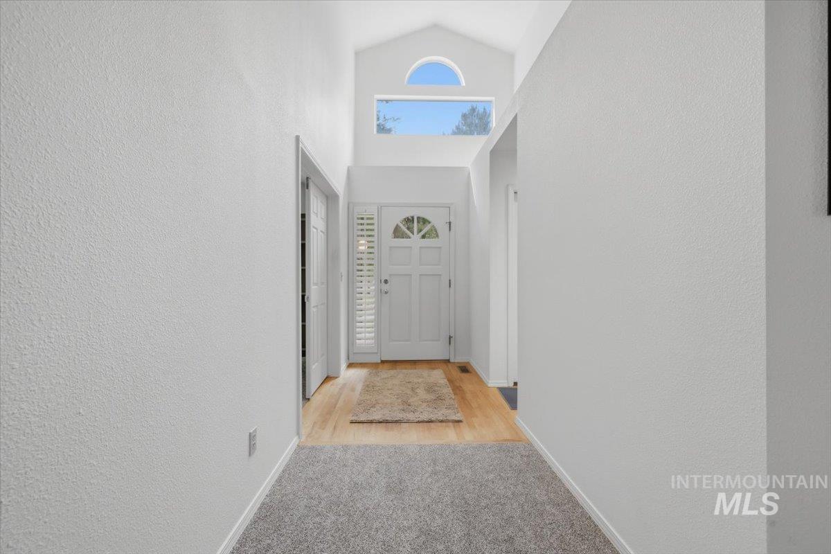 2401 S Swallowtail Ln Property Photo 5