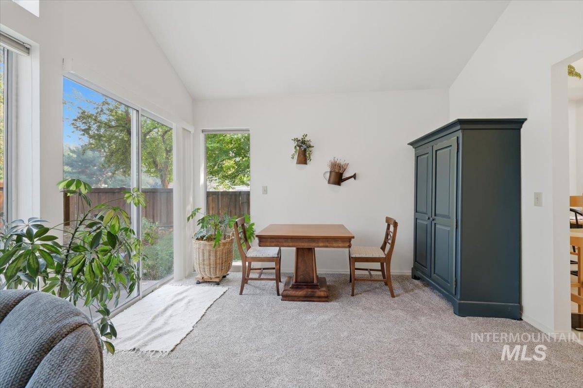 2401 S Swallowtail Ln Property Photo 18