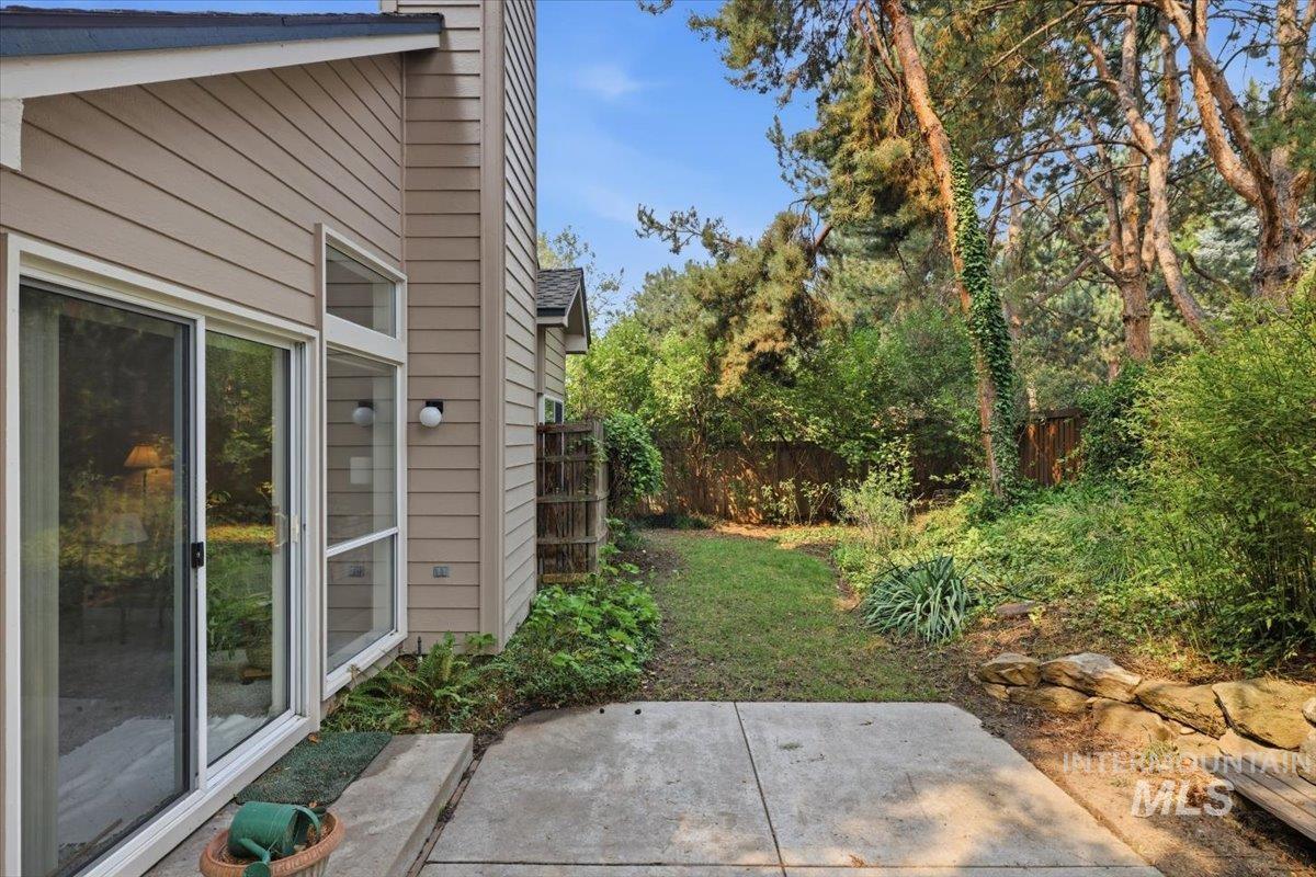 2401 S Swallowtail Ln Property Photo 35