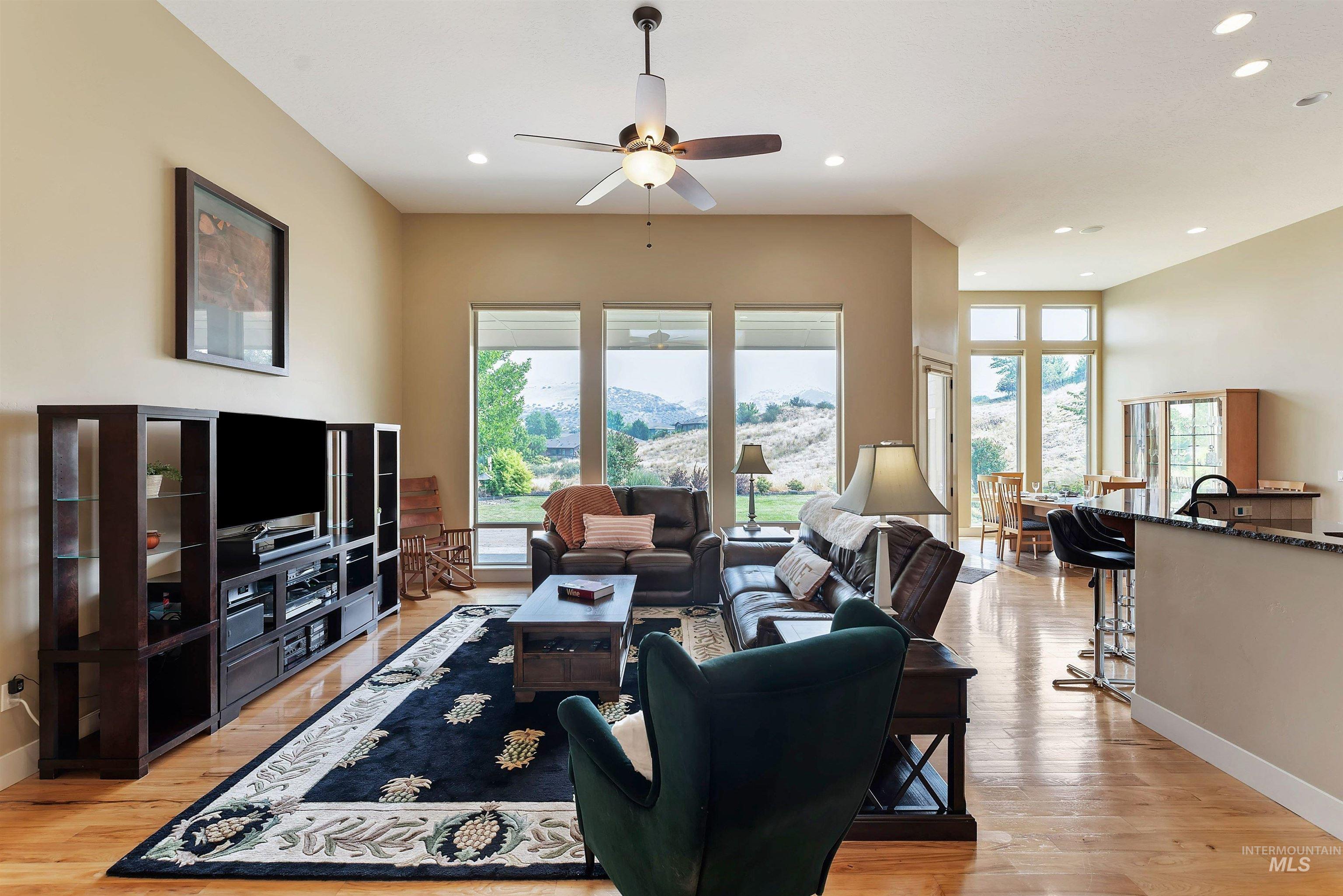 4026 W Deerpath Drive Property Photo 2