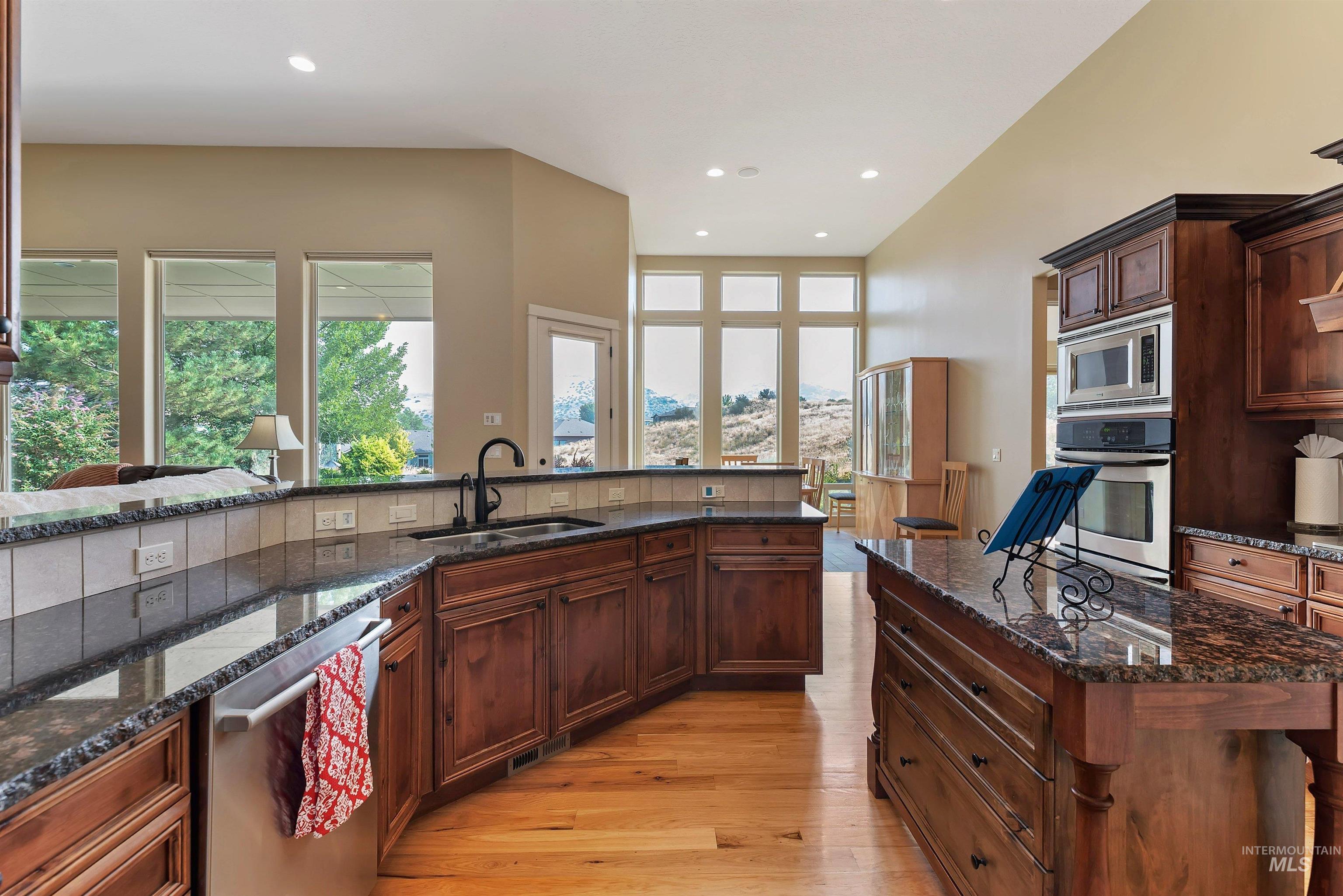 4026 W Deerpath Drive Property Photo 19
