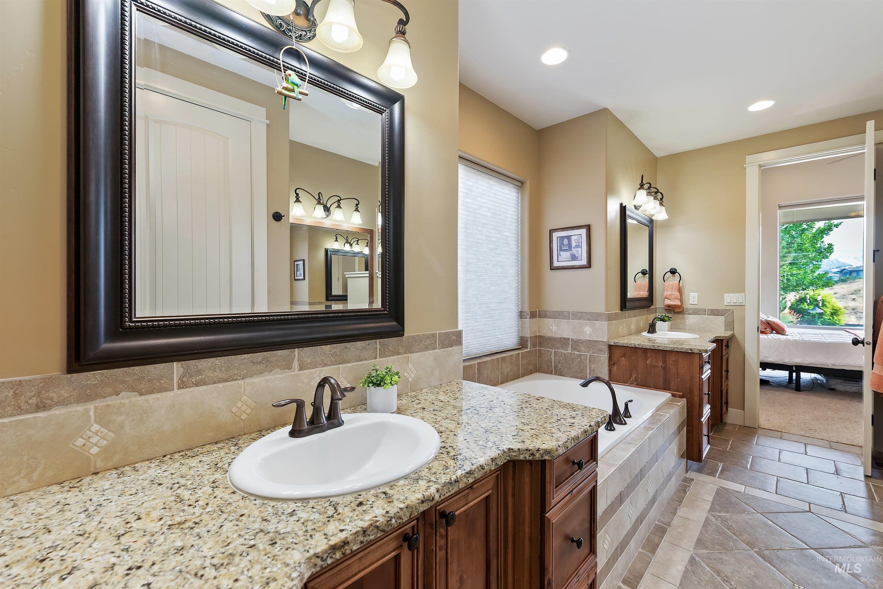 4026 W Deerpath Drive Property Photo 26