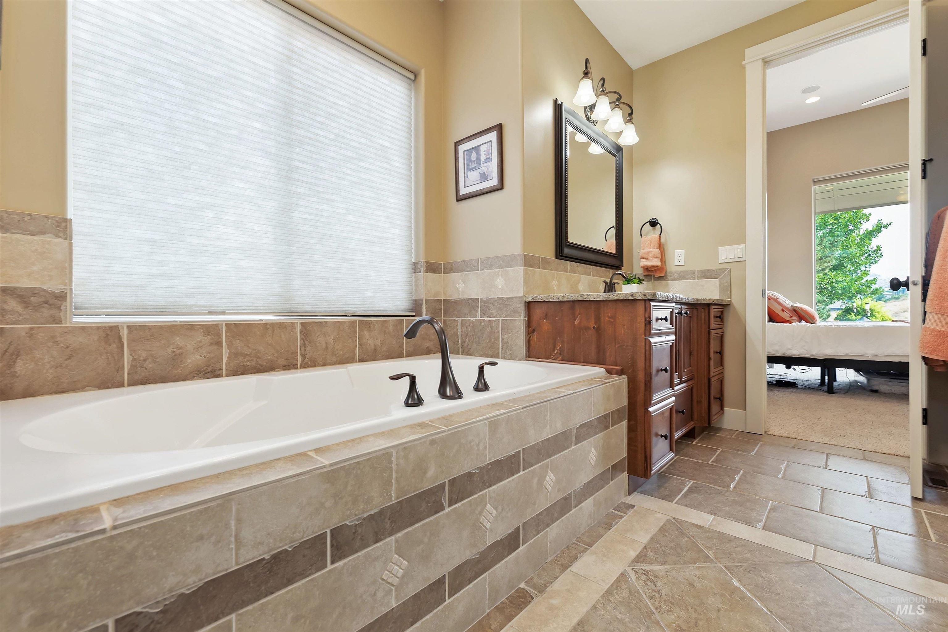 4026 W Deerpath Drive Property Photo 28