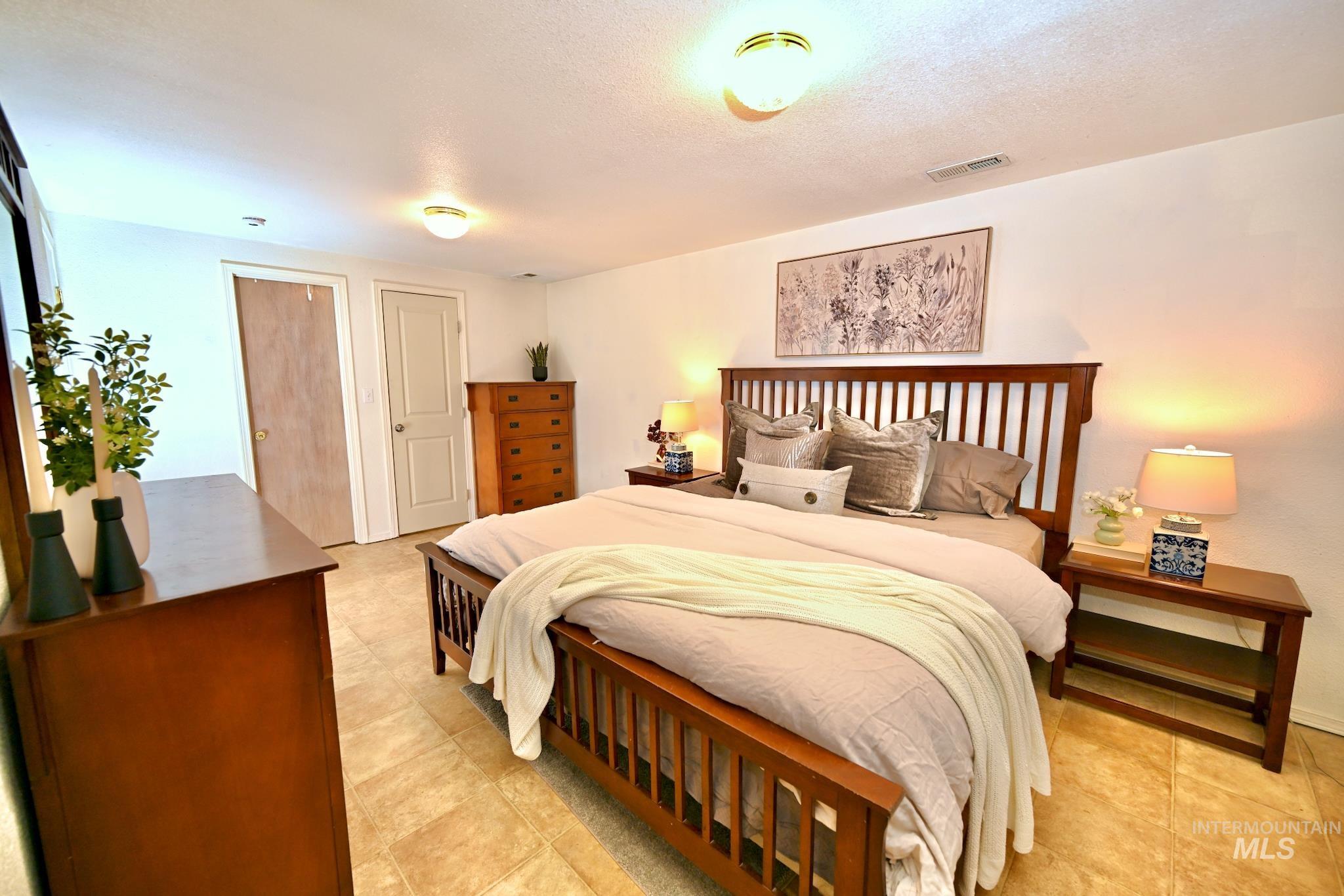5541 N Samson Ave. Property Photo 31