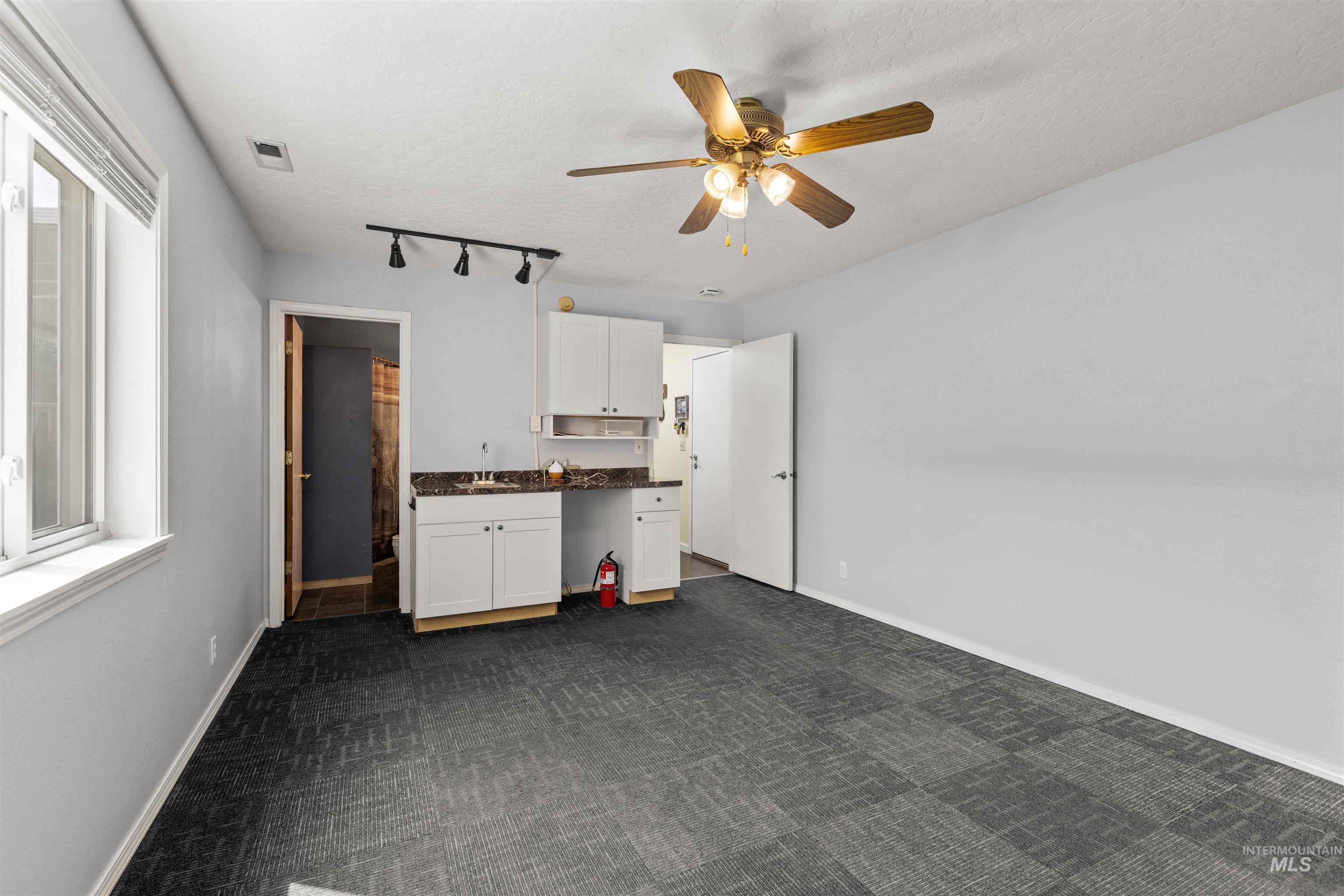 807 Sapphire Ct Property Photo 23