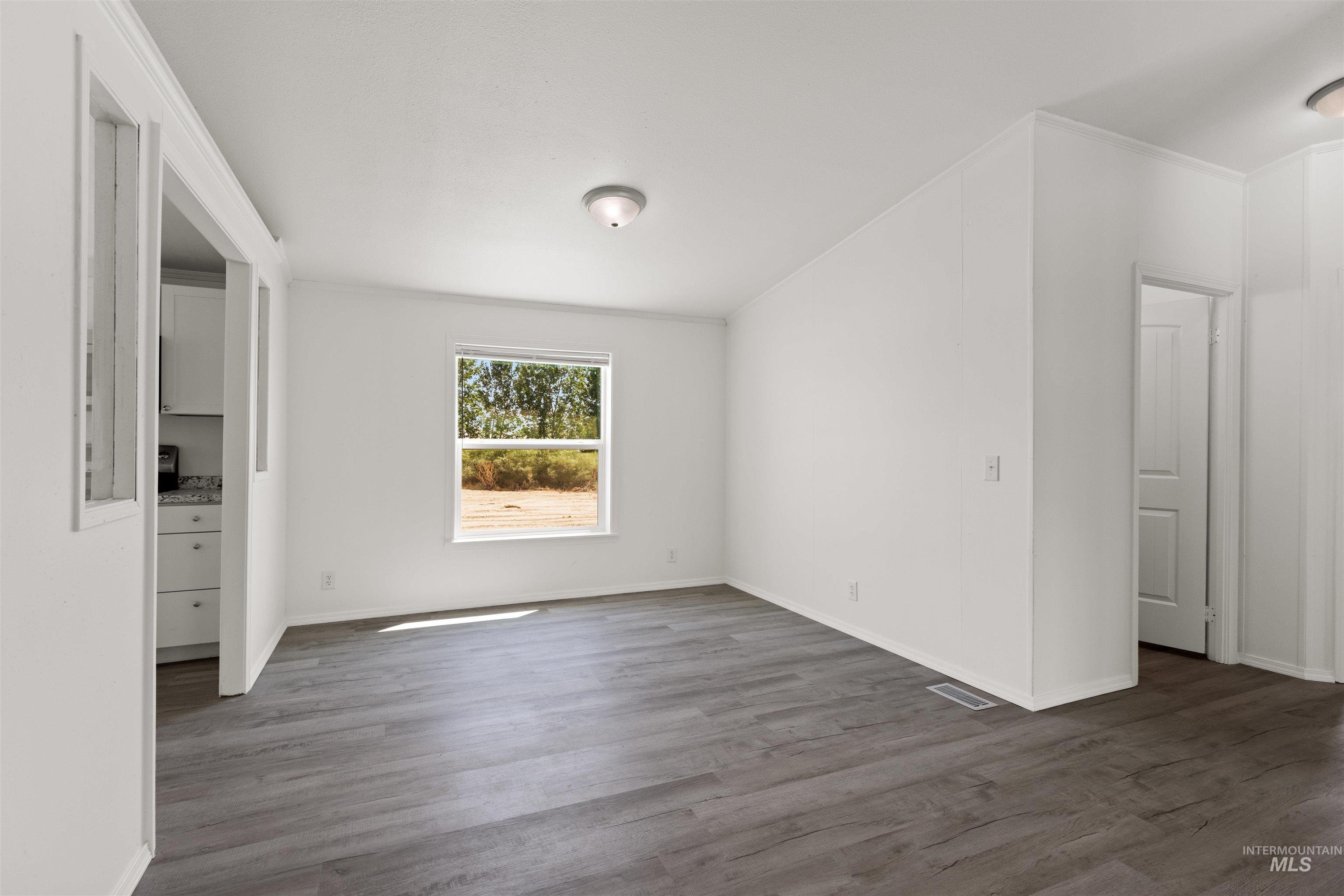 5860 El Paso Rd. Property Photo 2
