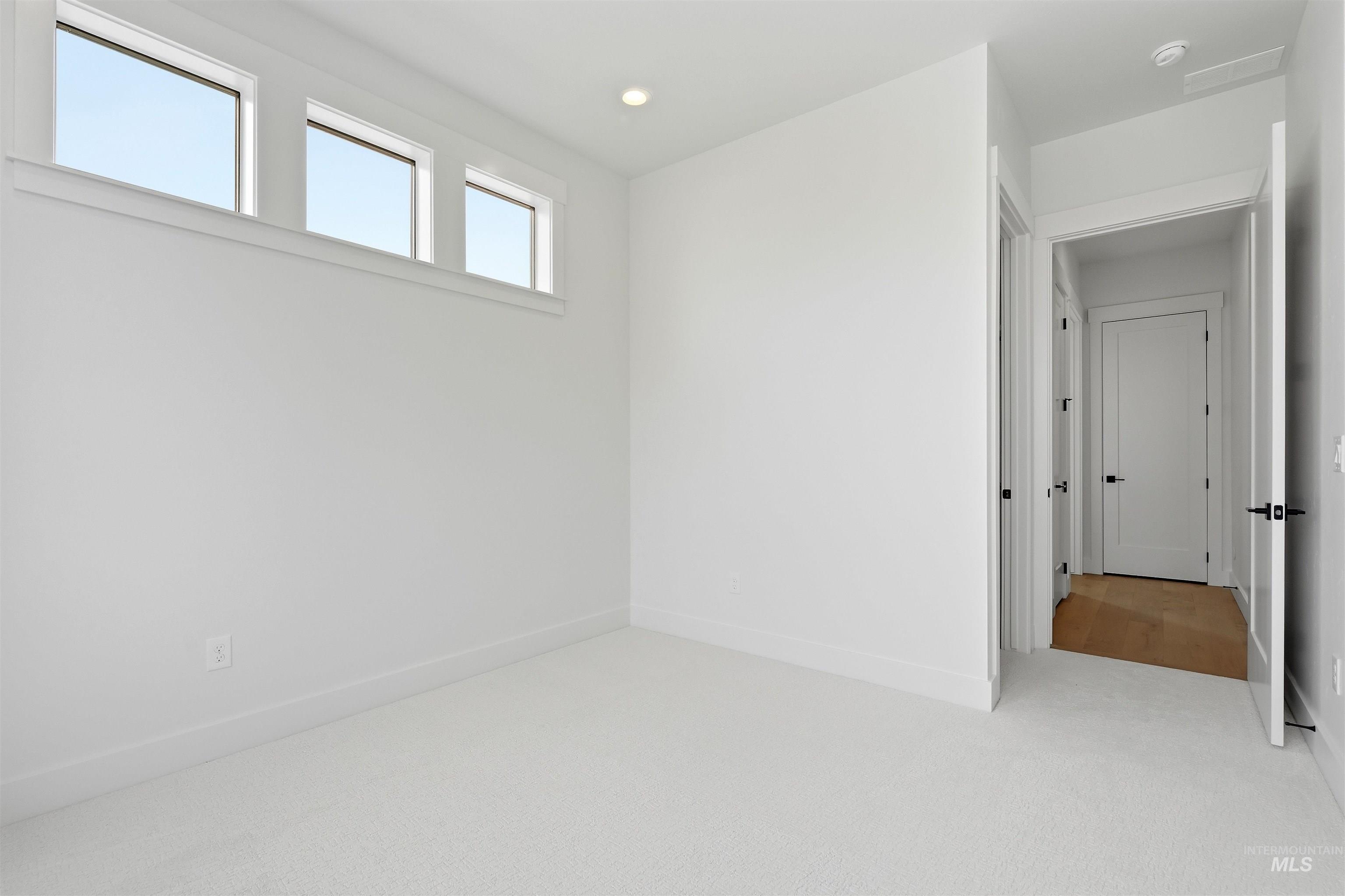 536 Century Ave Property Photo 12