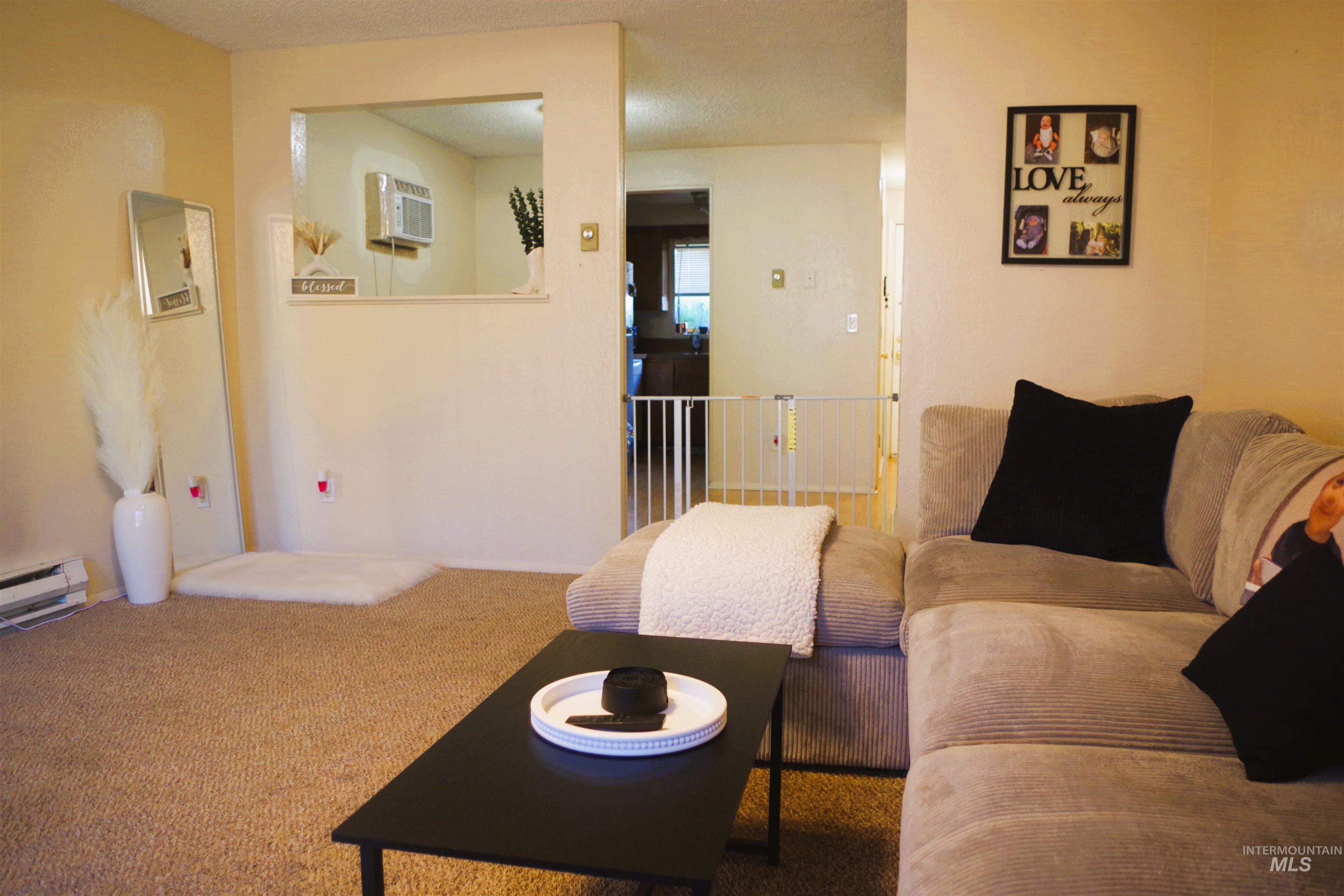416-418 E Maine Ave Property Photo 5