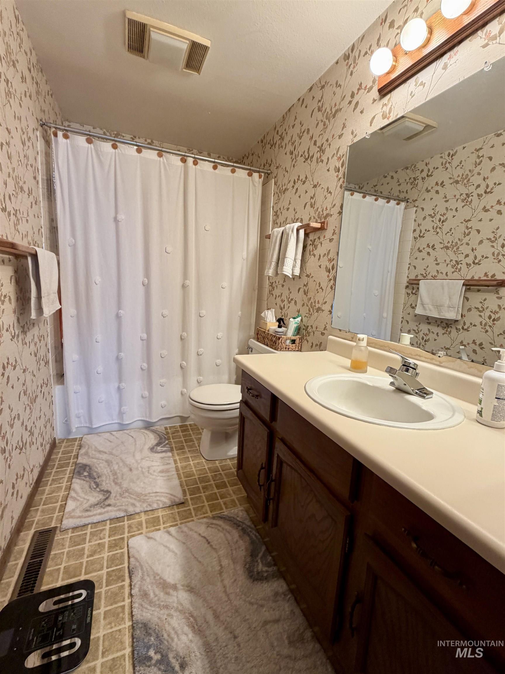 844 Crest Dr Property Photo 11