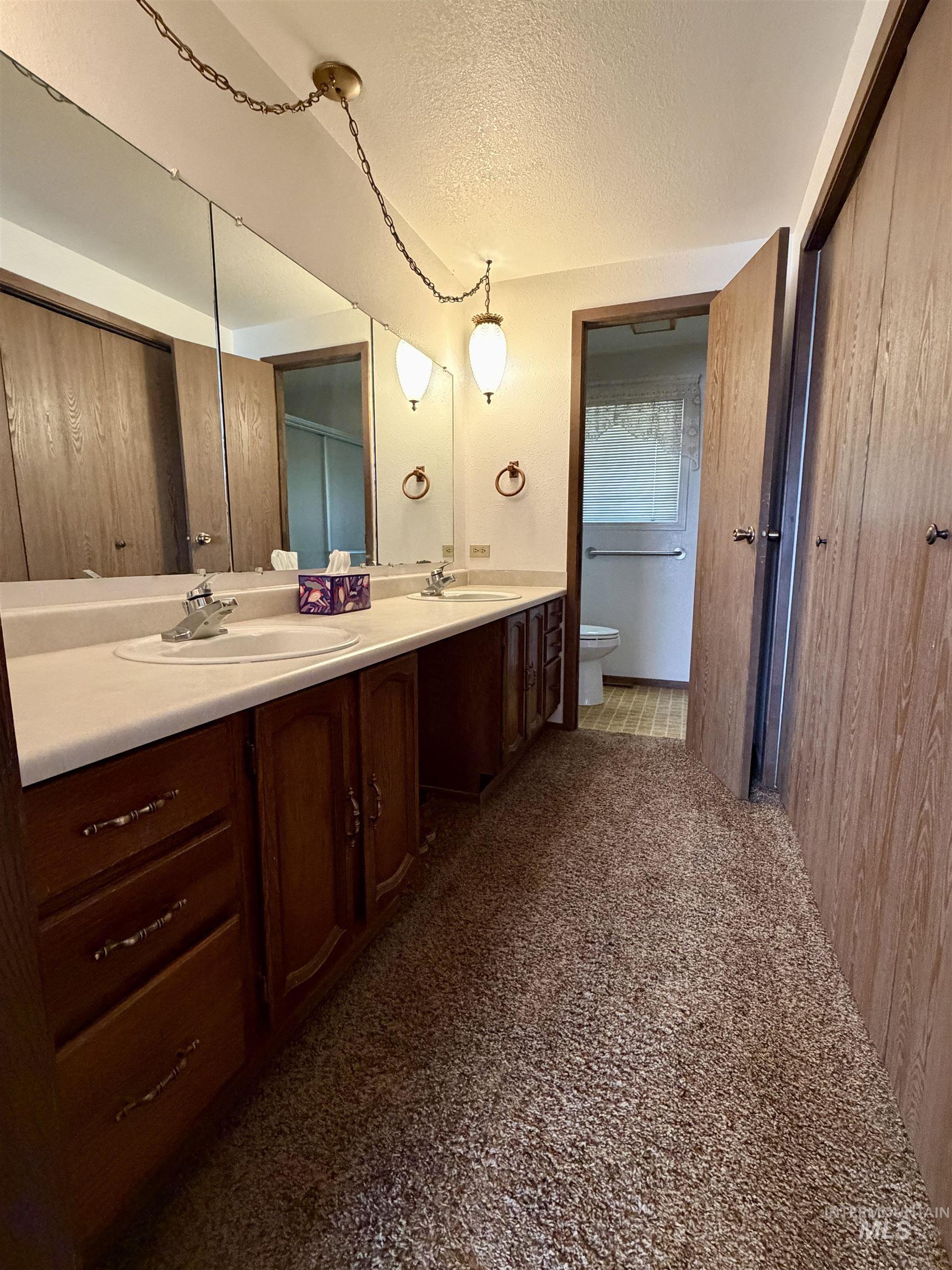 844 Crest Dr Property Photo 12