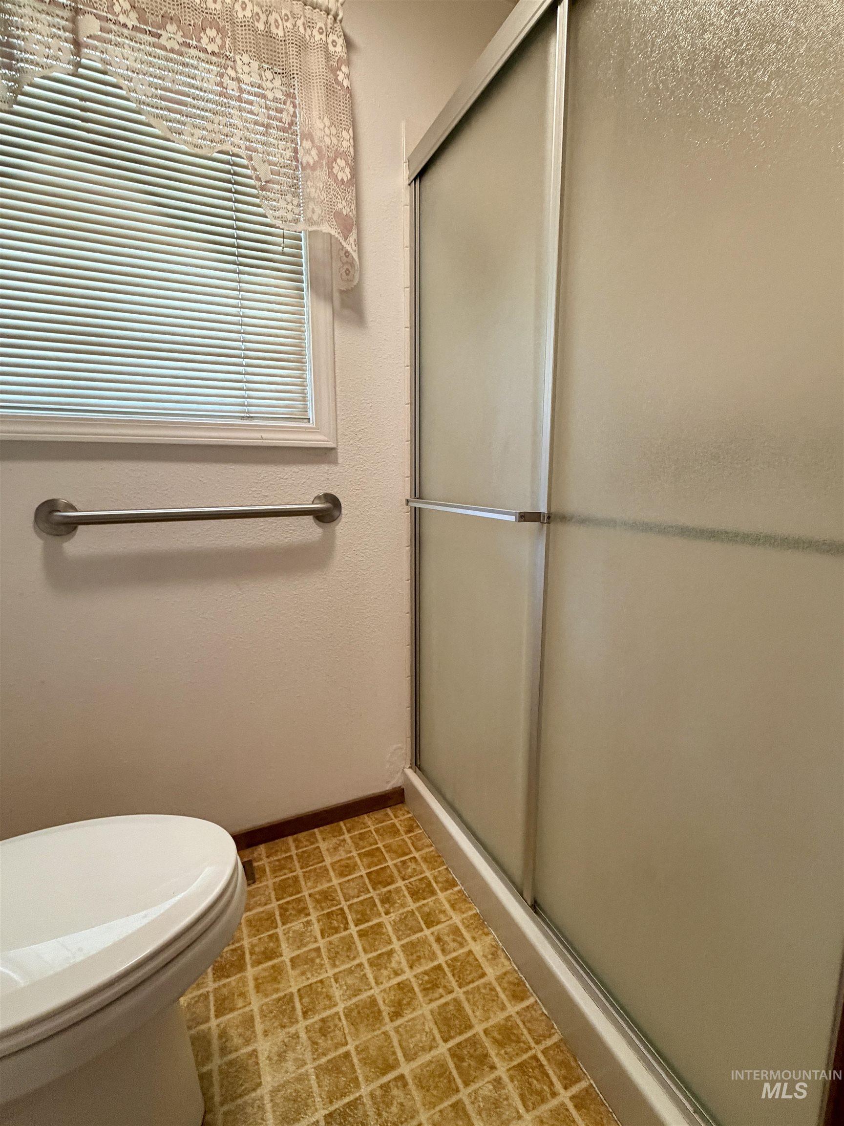 844 Crest Dr Property Photo 13