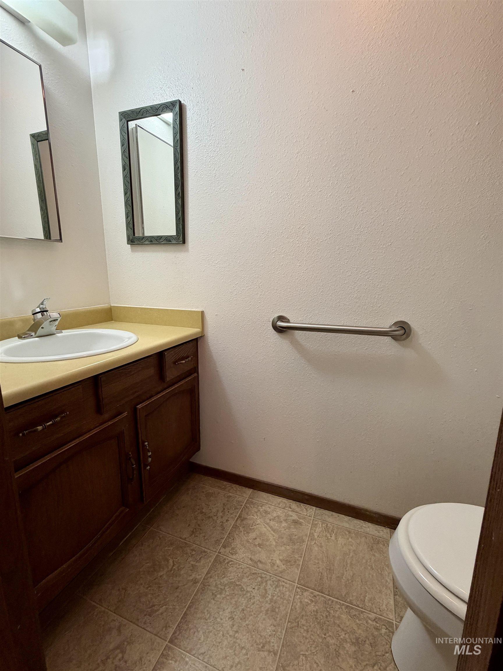 844 Crest Dr Property Photo 14