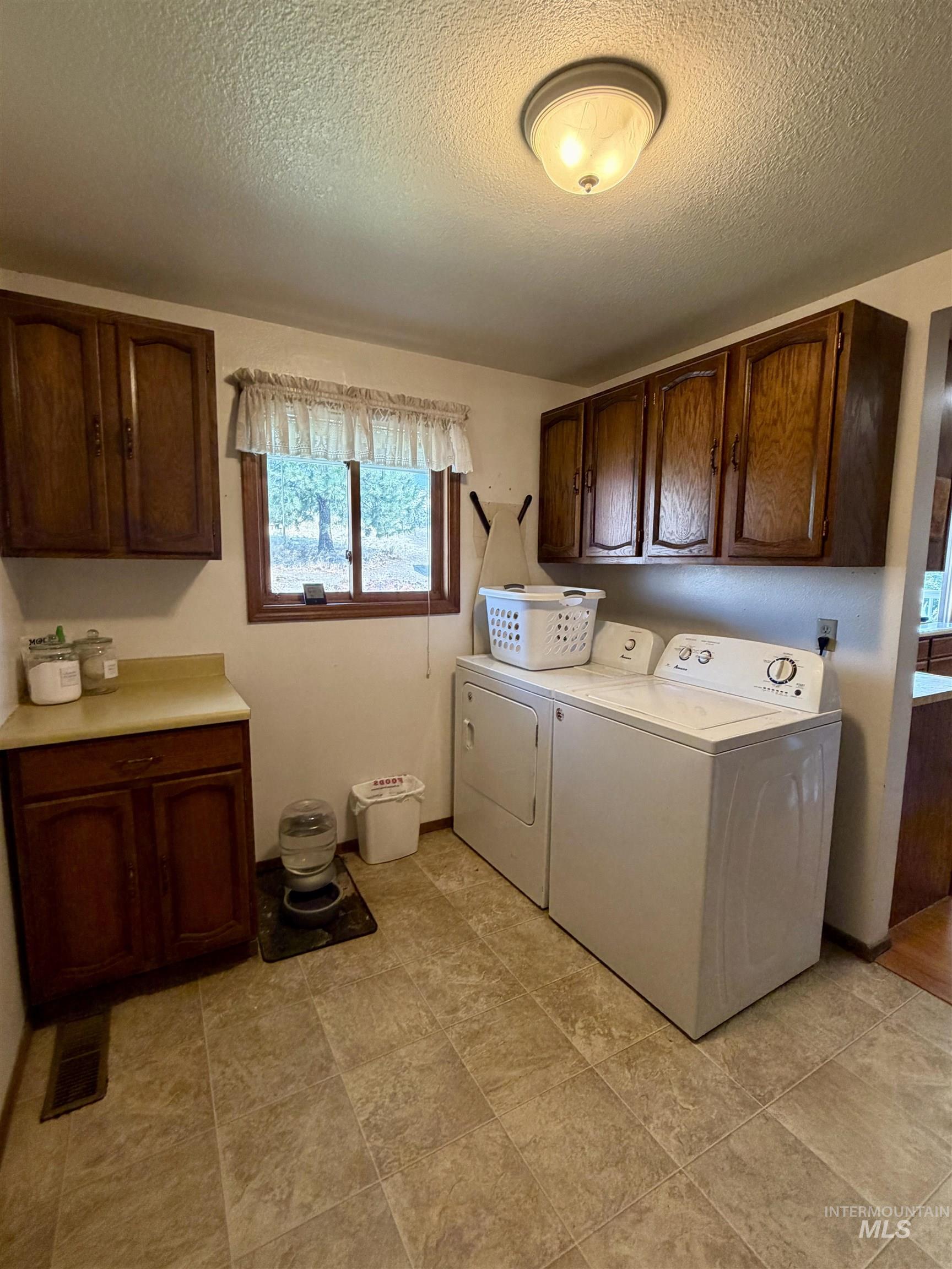 844 Crest Dr Property Photo 15