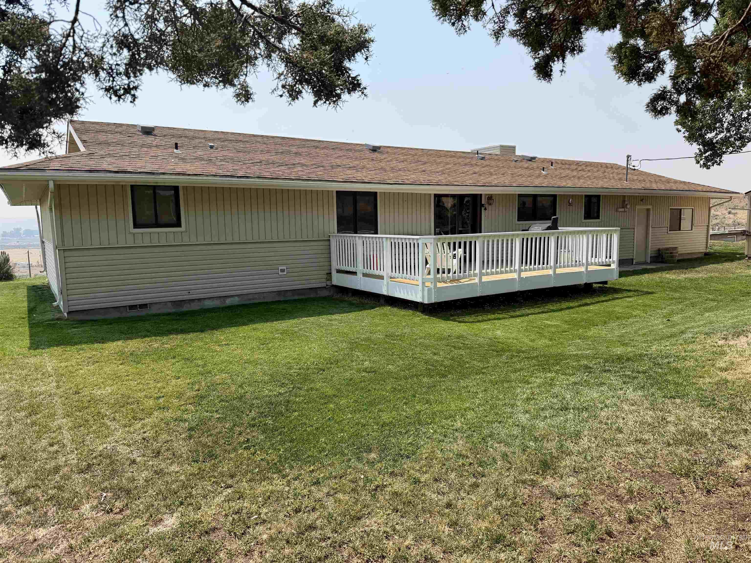 844 Crest Dr Property Photo 16