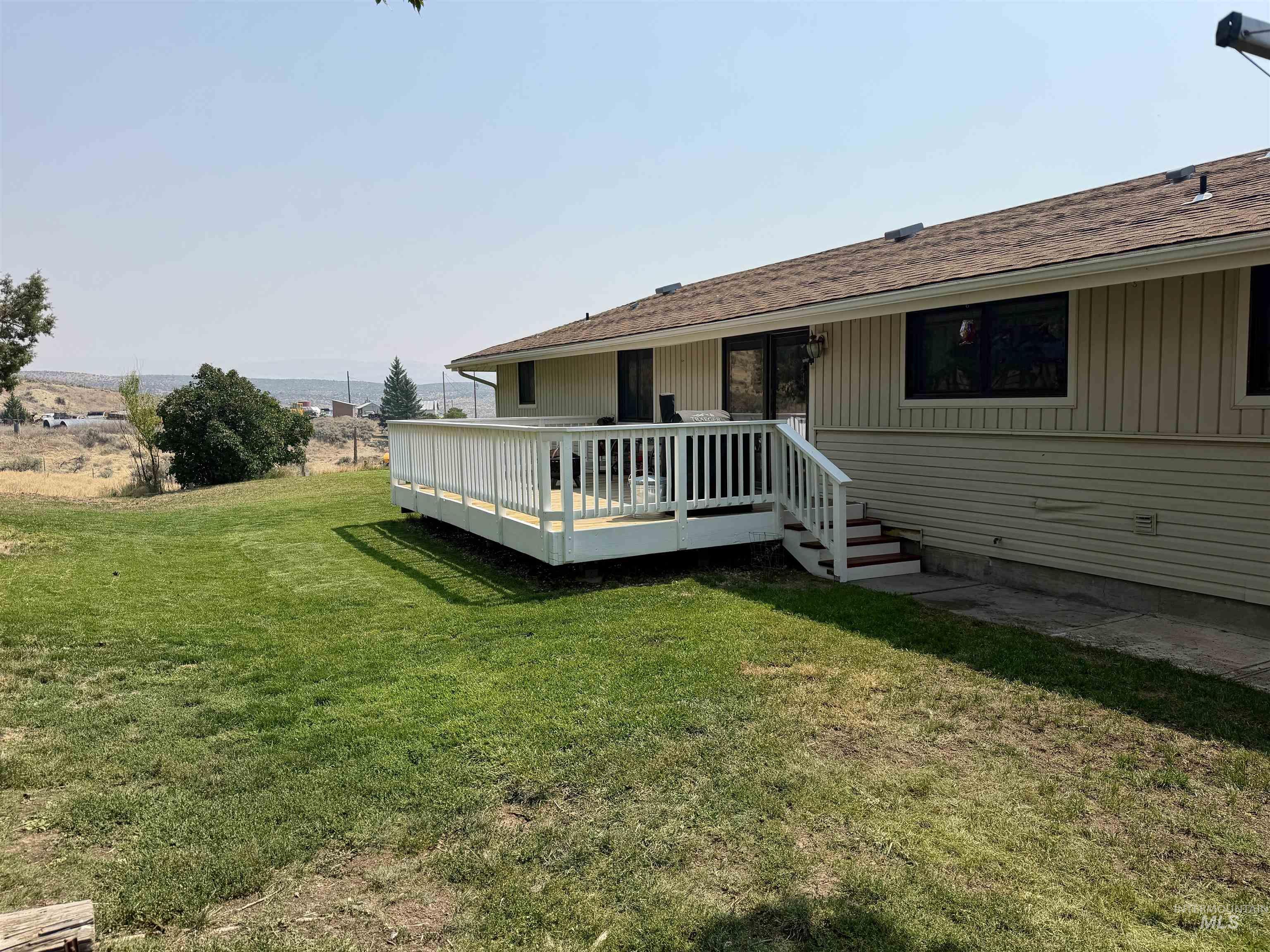 844 Crest Dr Property Photo 18