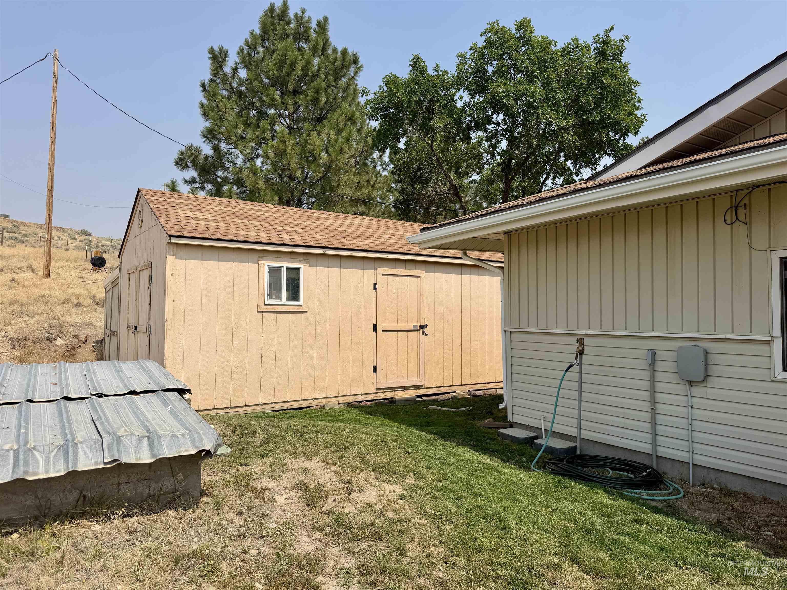 844 Crest Dr Property Photo 22