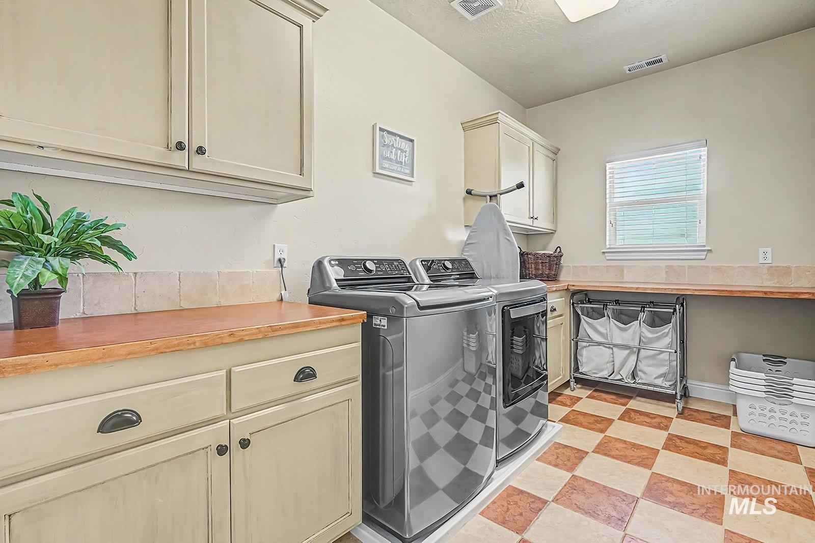 8751 W Rioja St Property Photo 20