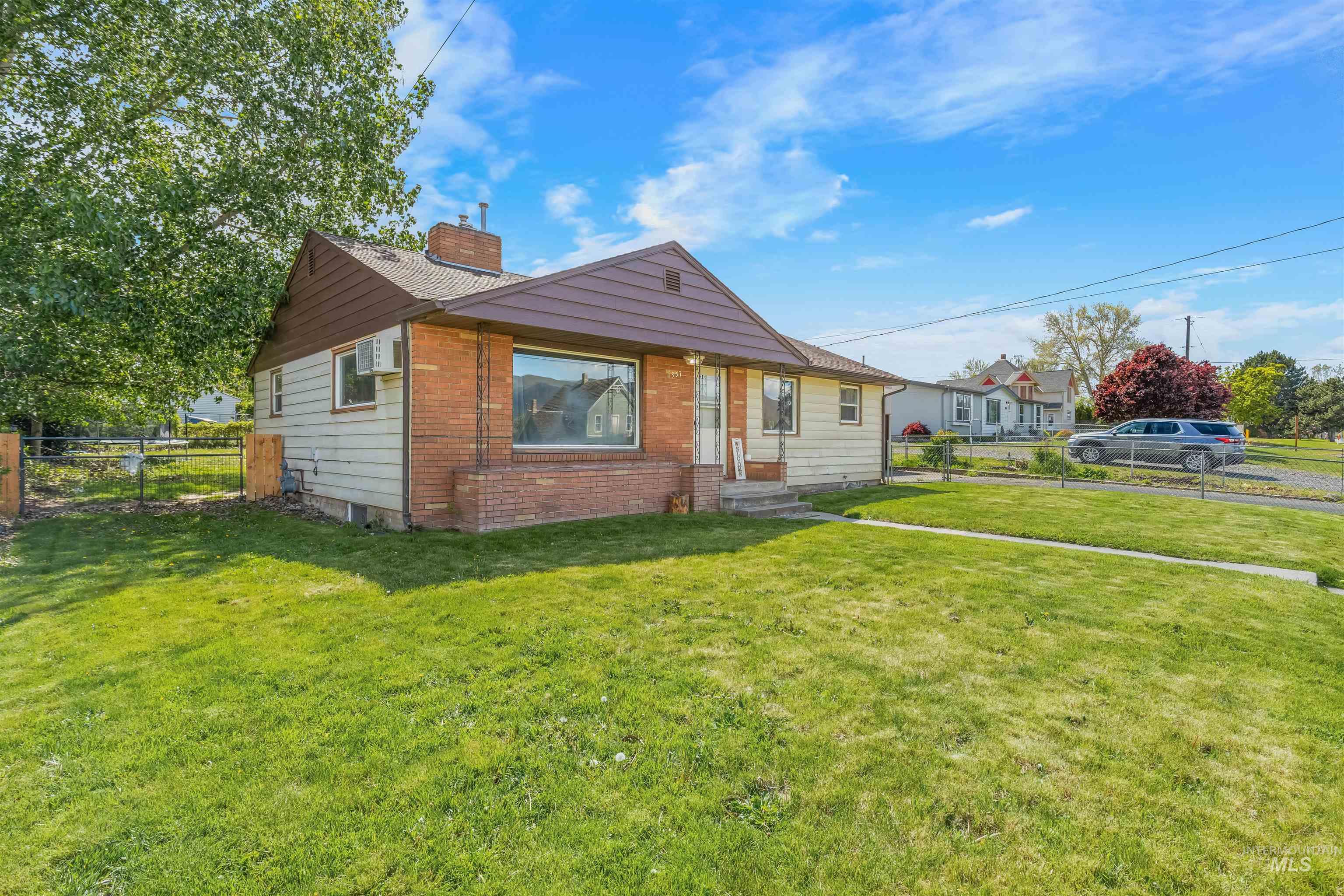 1357 Chestnut St Property Photo 3