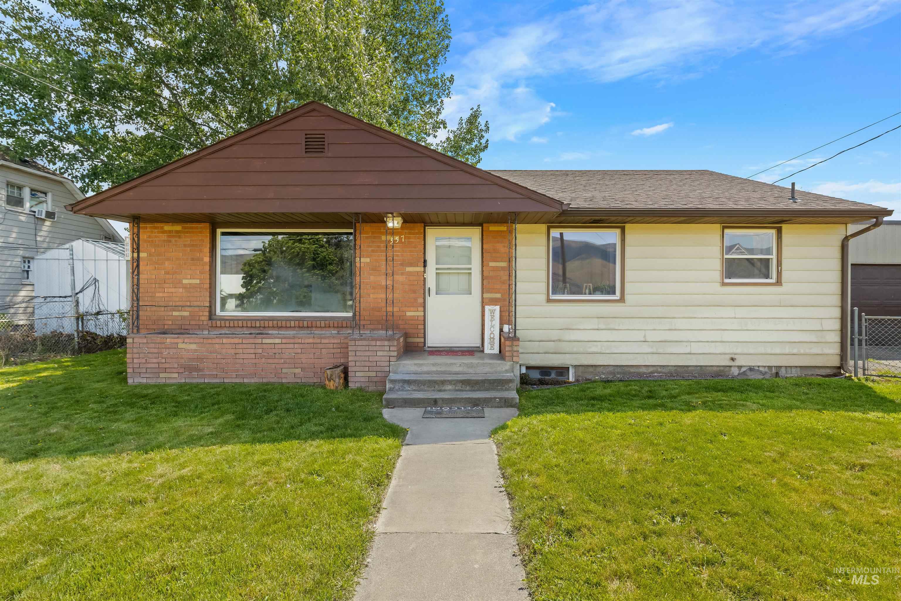 1357 Chestnut St Property Photo 4