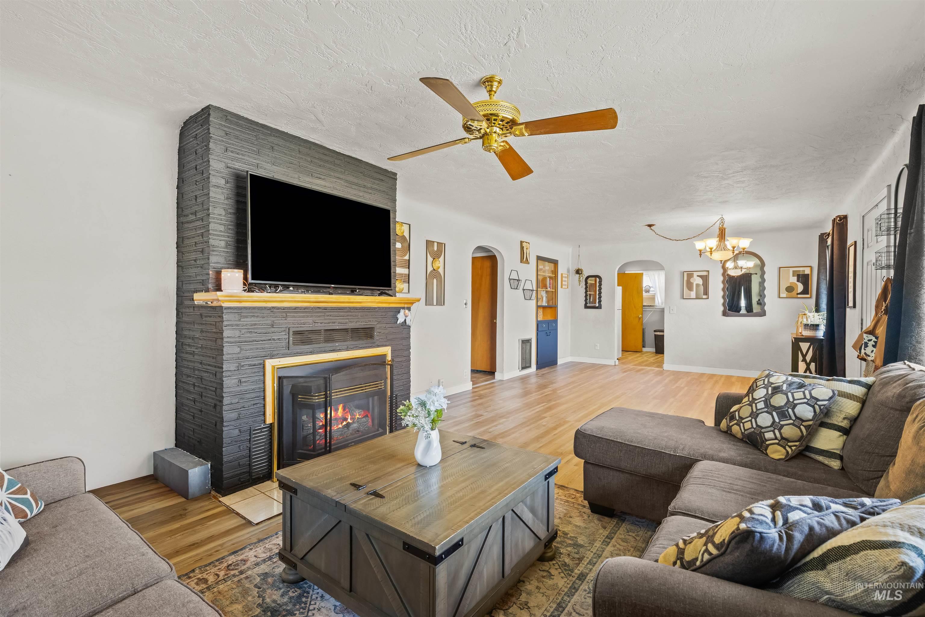 1357 Chestnut St Property Photo 7