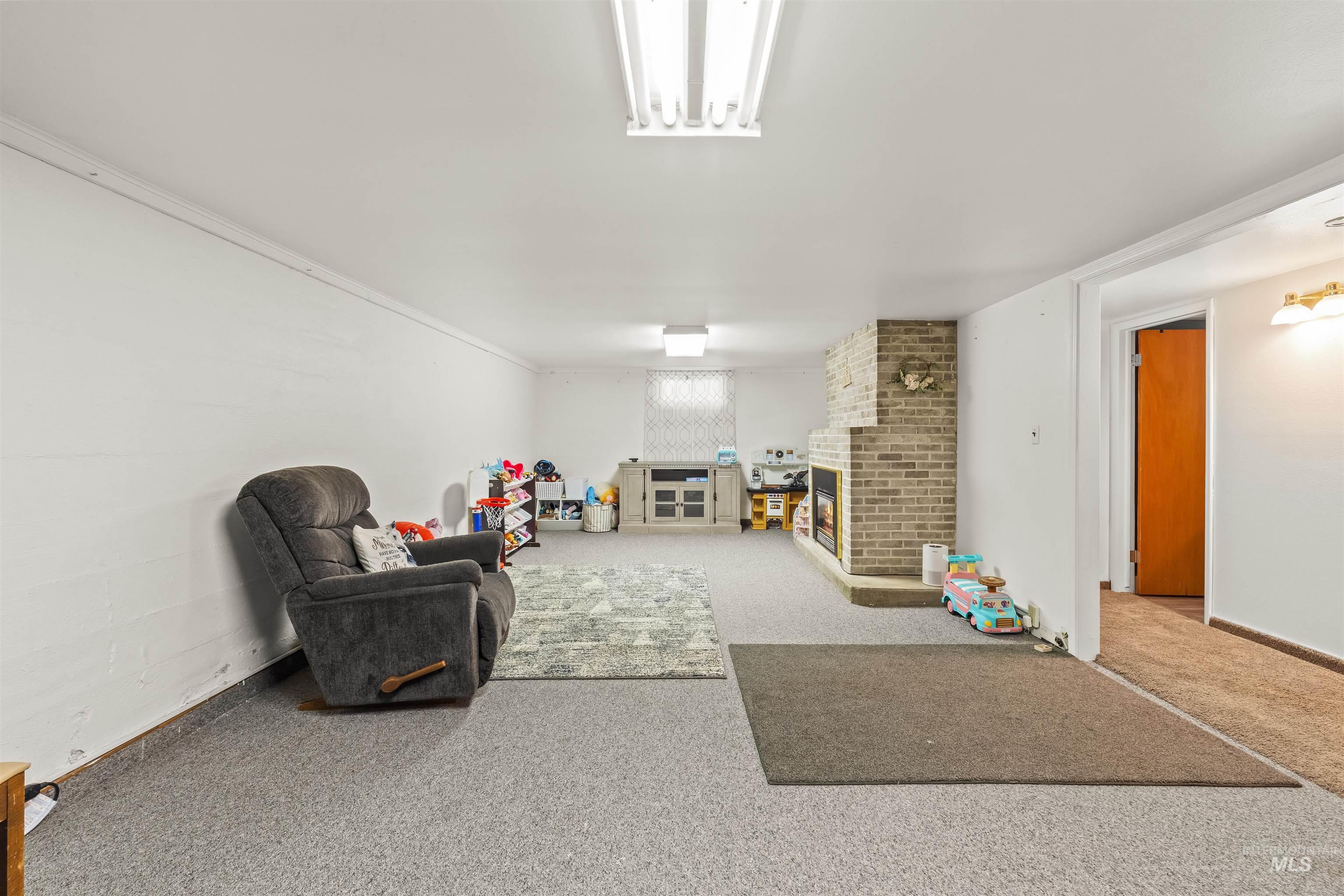 1357 Chestnut St Property Photo 20