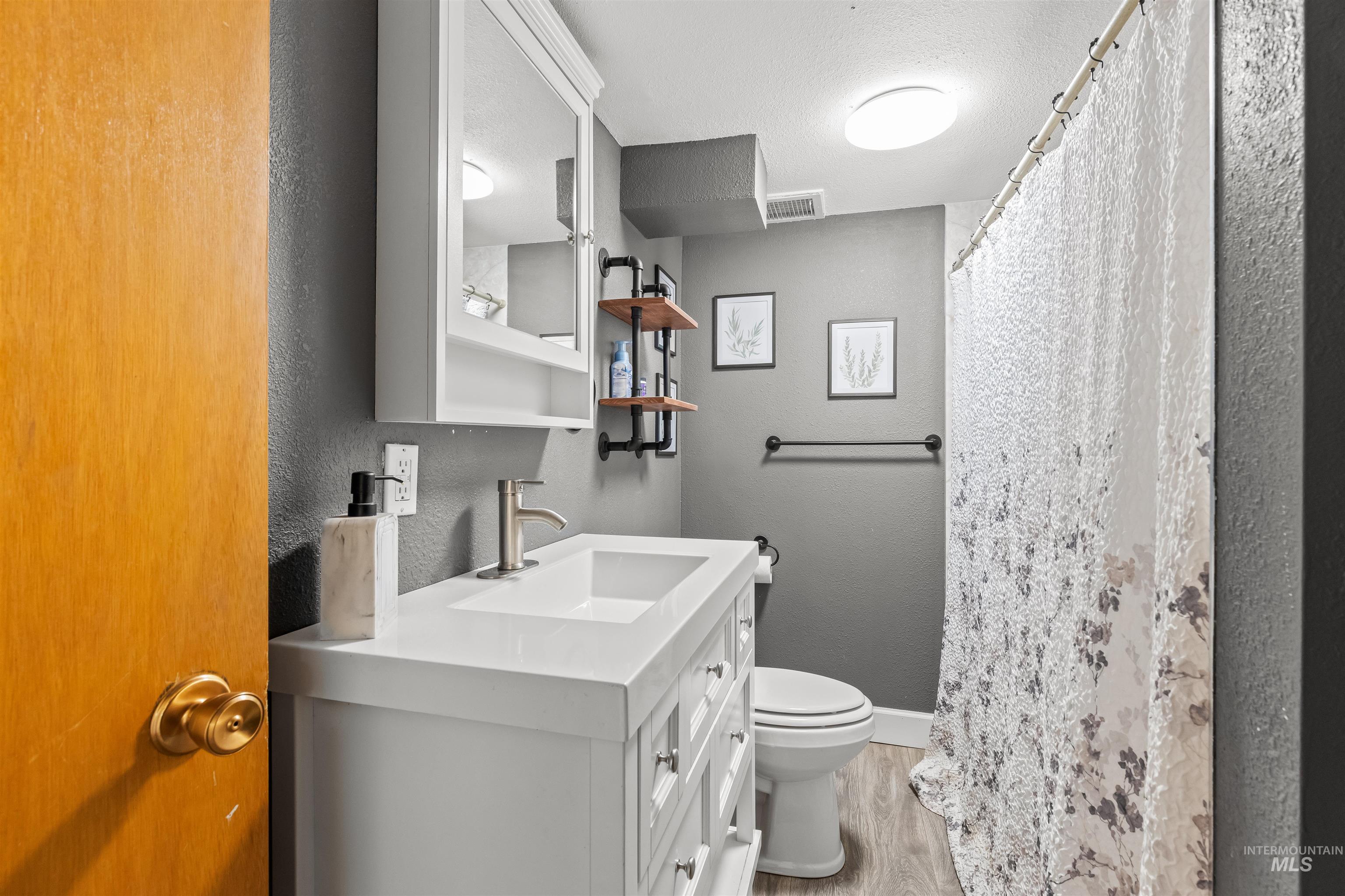 1357 Chestnut St Property Photo 25