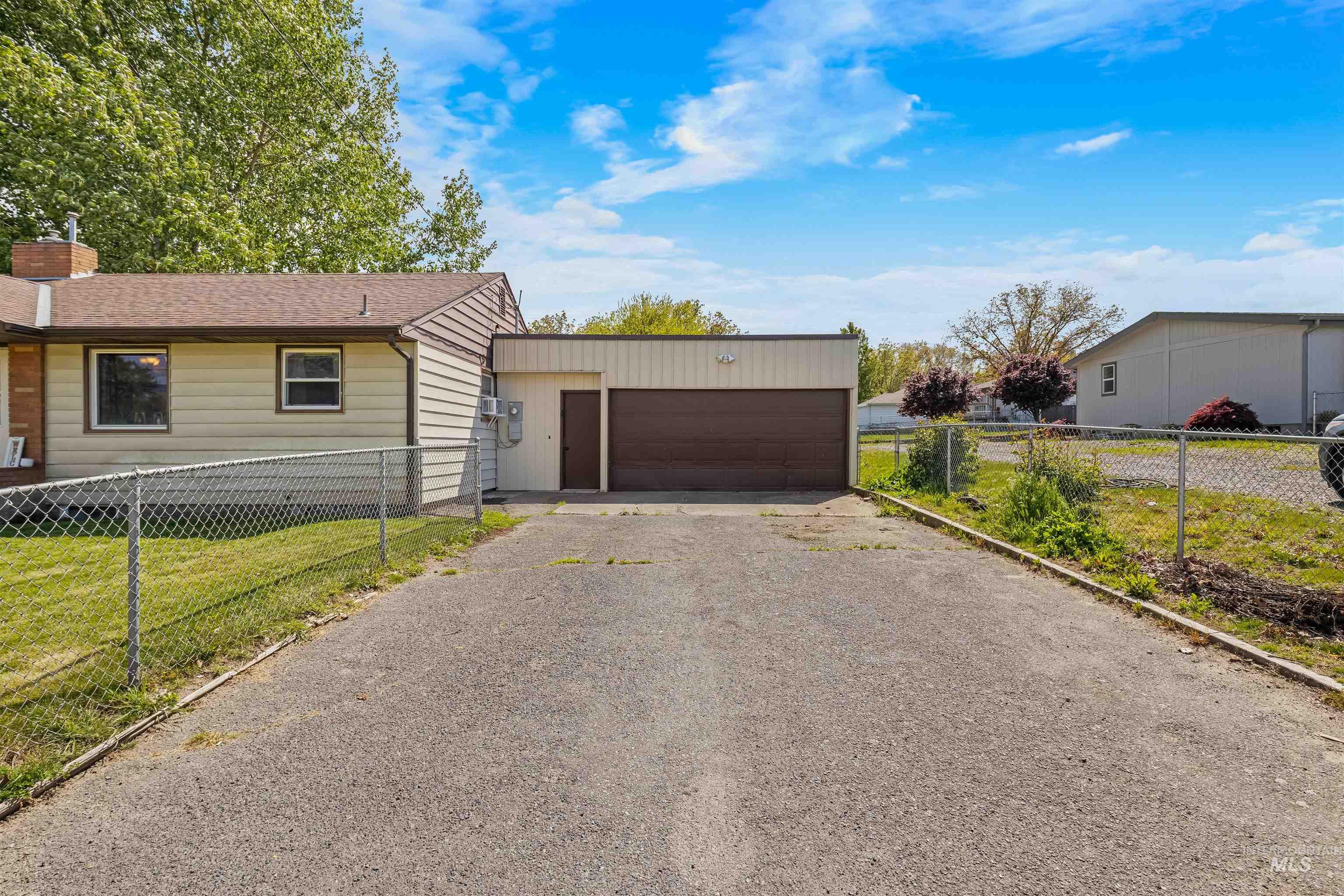 1357 Chestnut St Property Photo 32