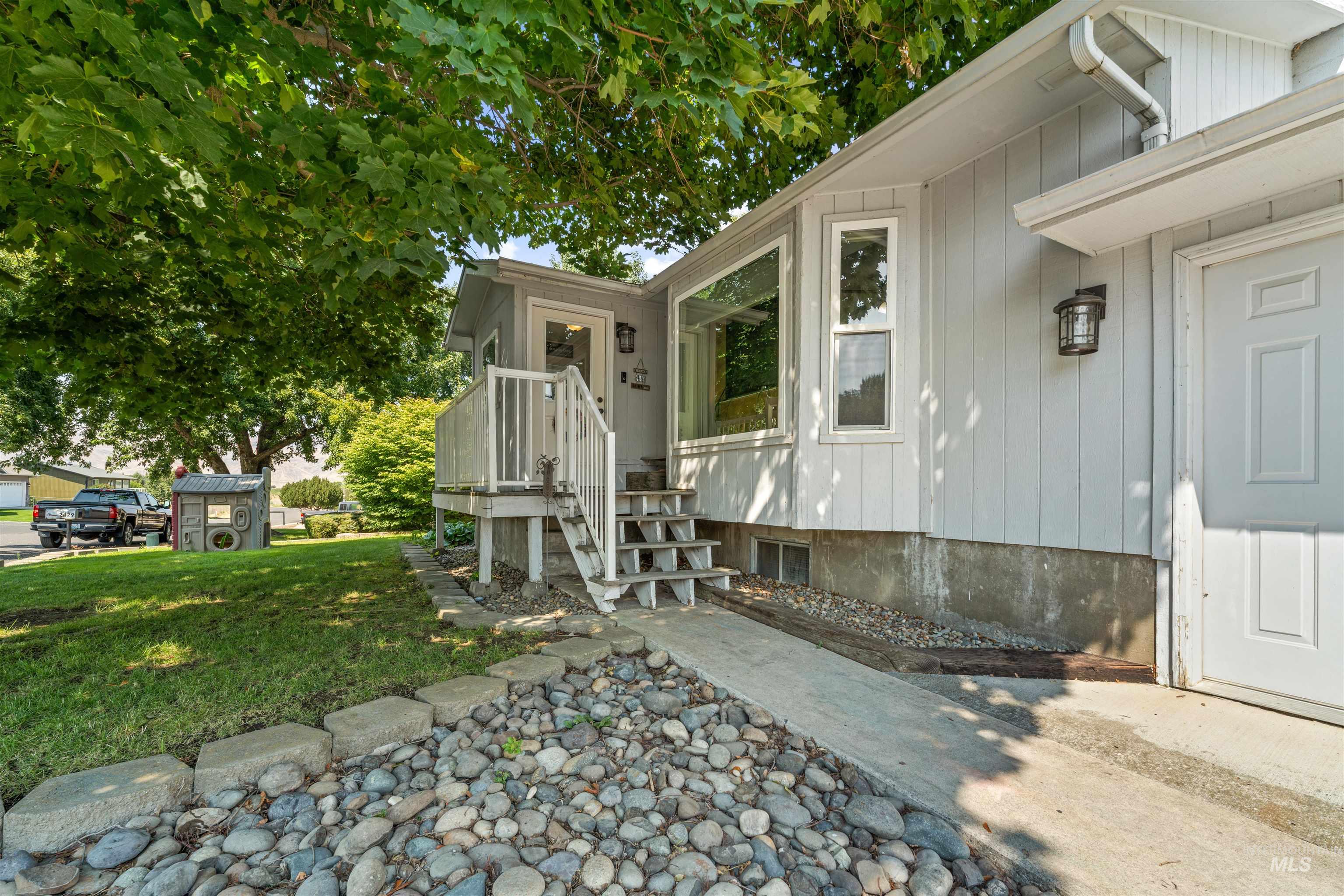 2429 Westwood Court Property Photo 1
