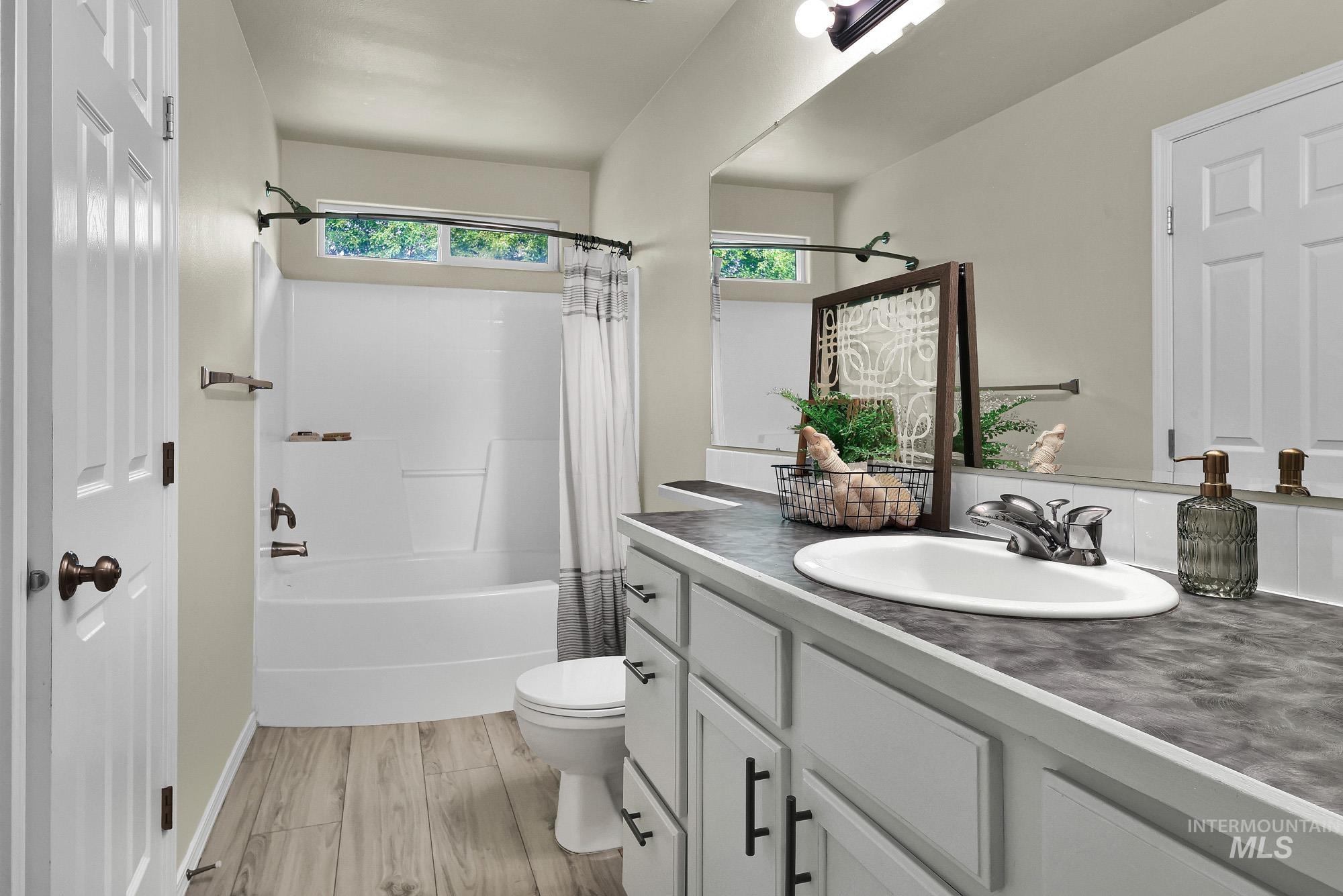 3709 N Lezana Property Photo 14