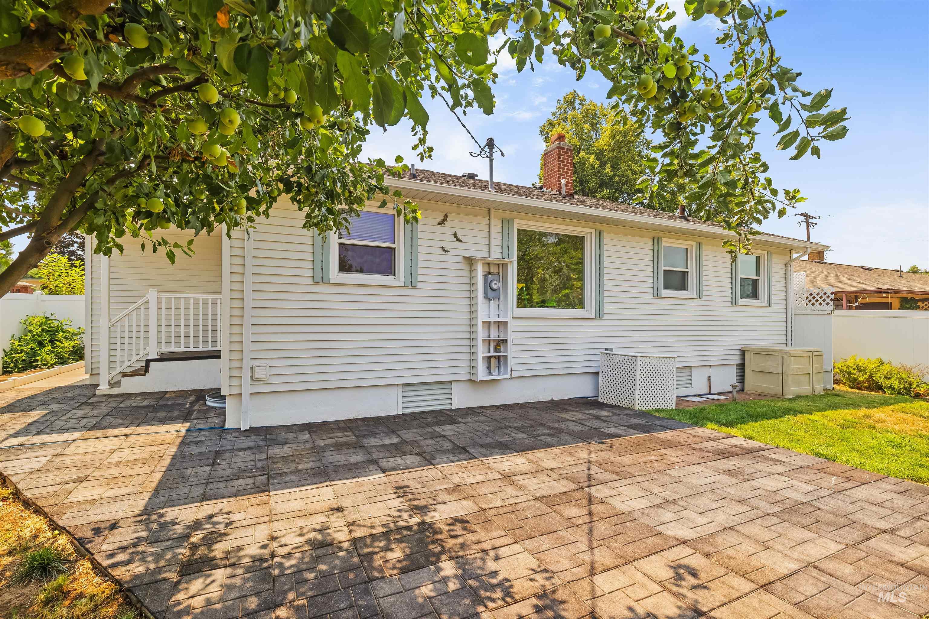 1413 15th Avenue Property Photo 6