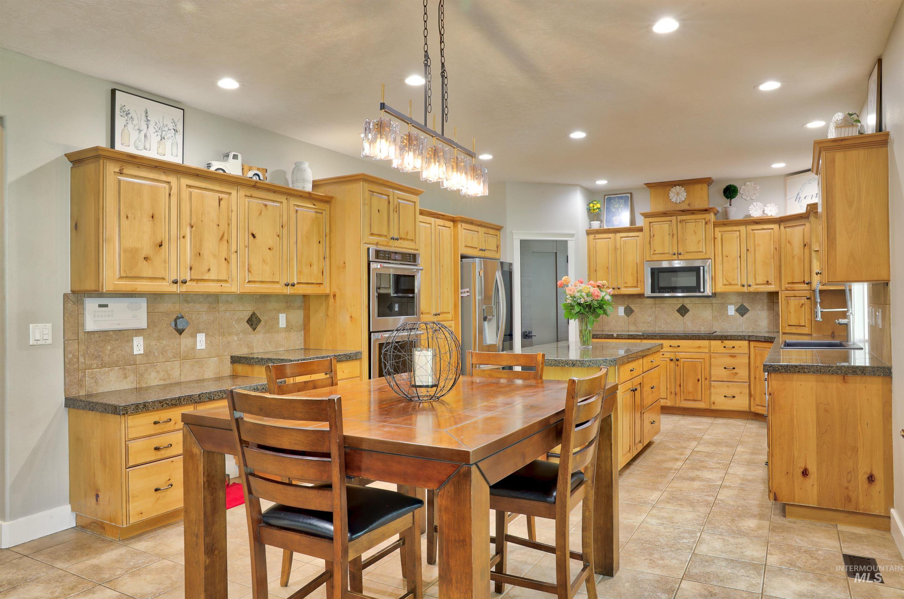 8858 Stardust Ln Property Photo 5