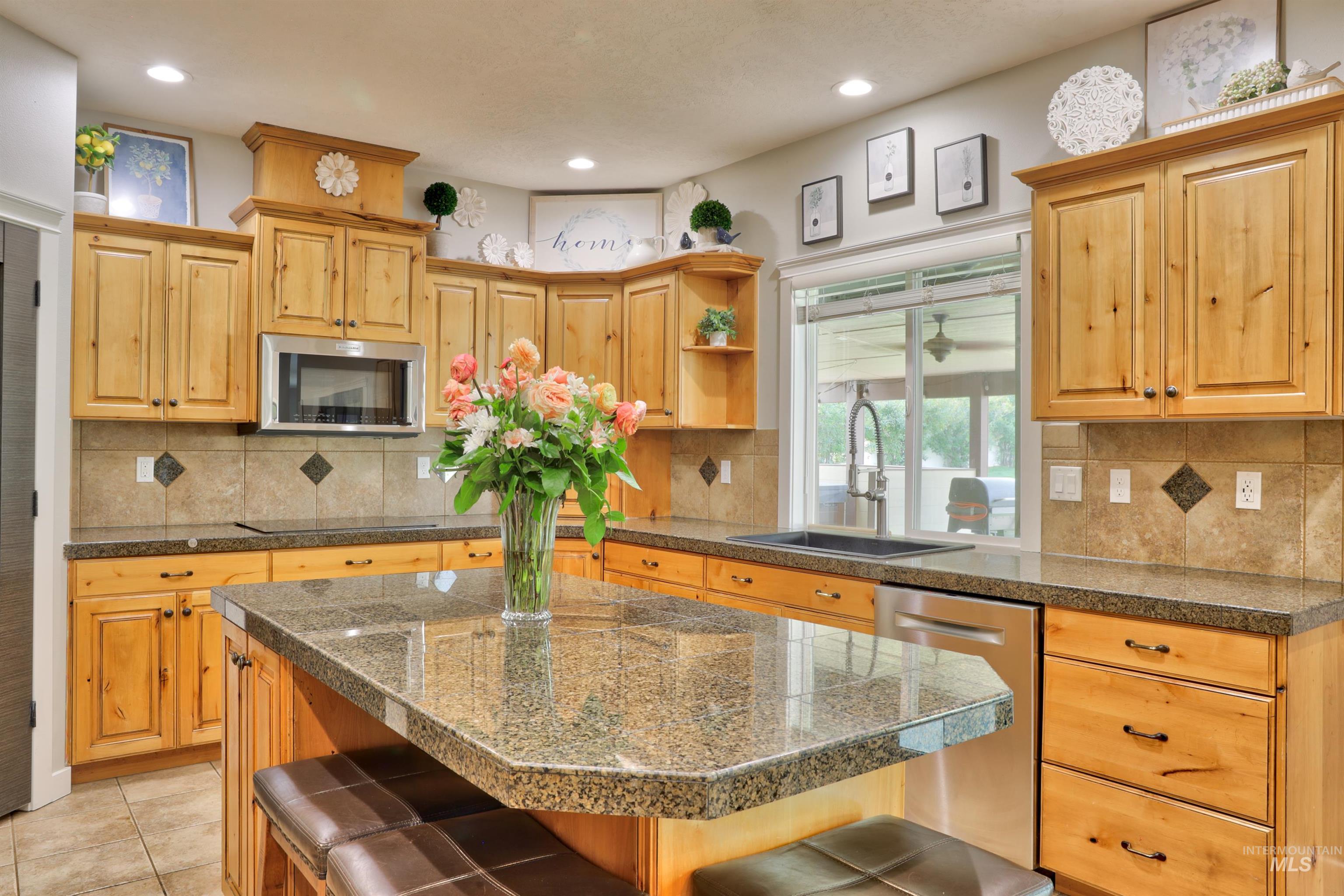 8858 Stardust Ln Property Photo 6